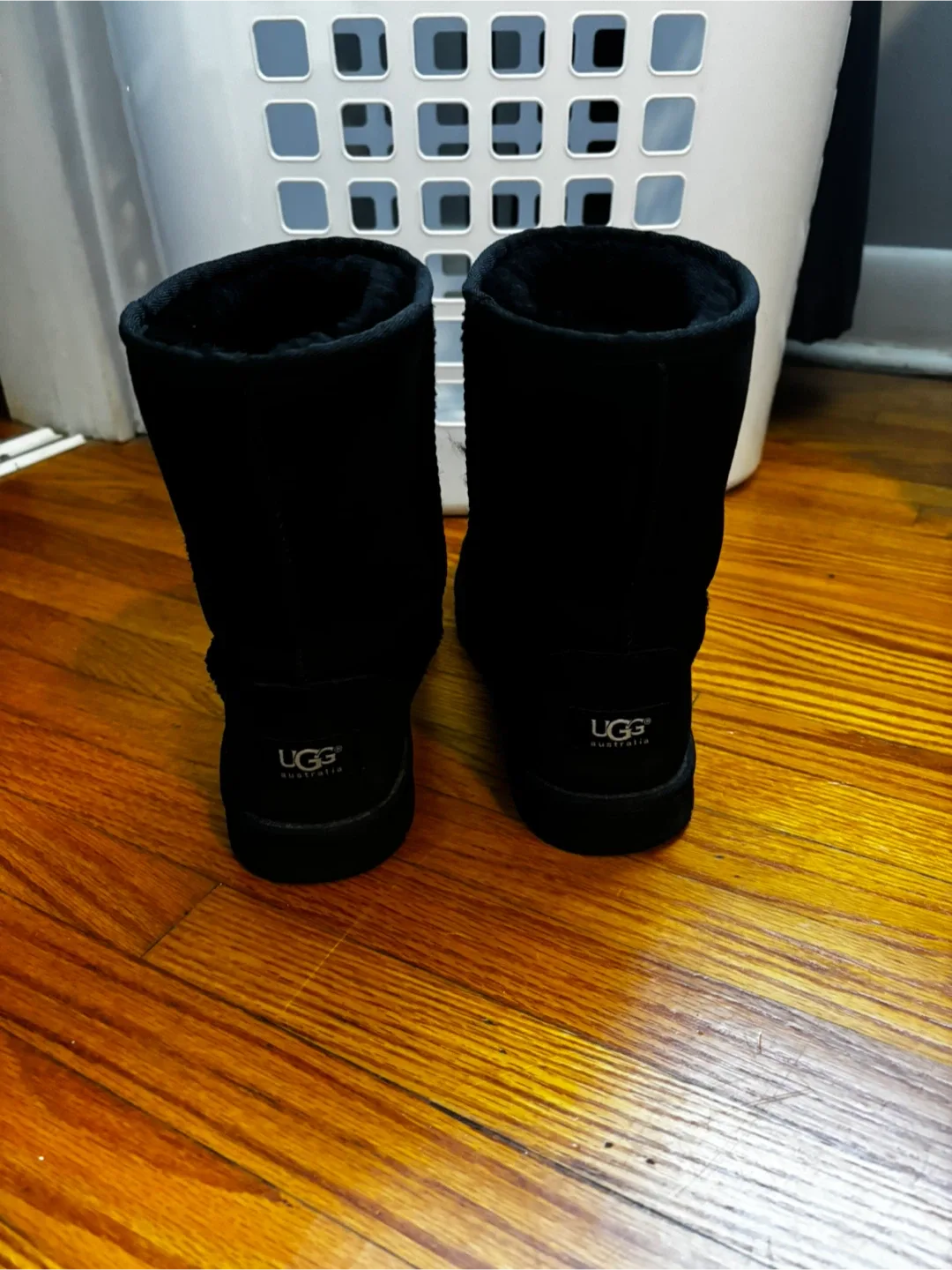 UGG mid black - $40 - size 6 image indicator(2)