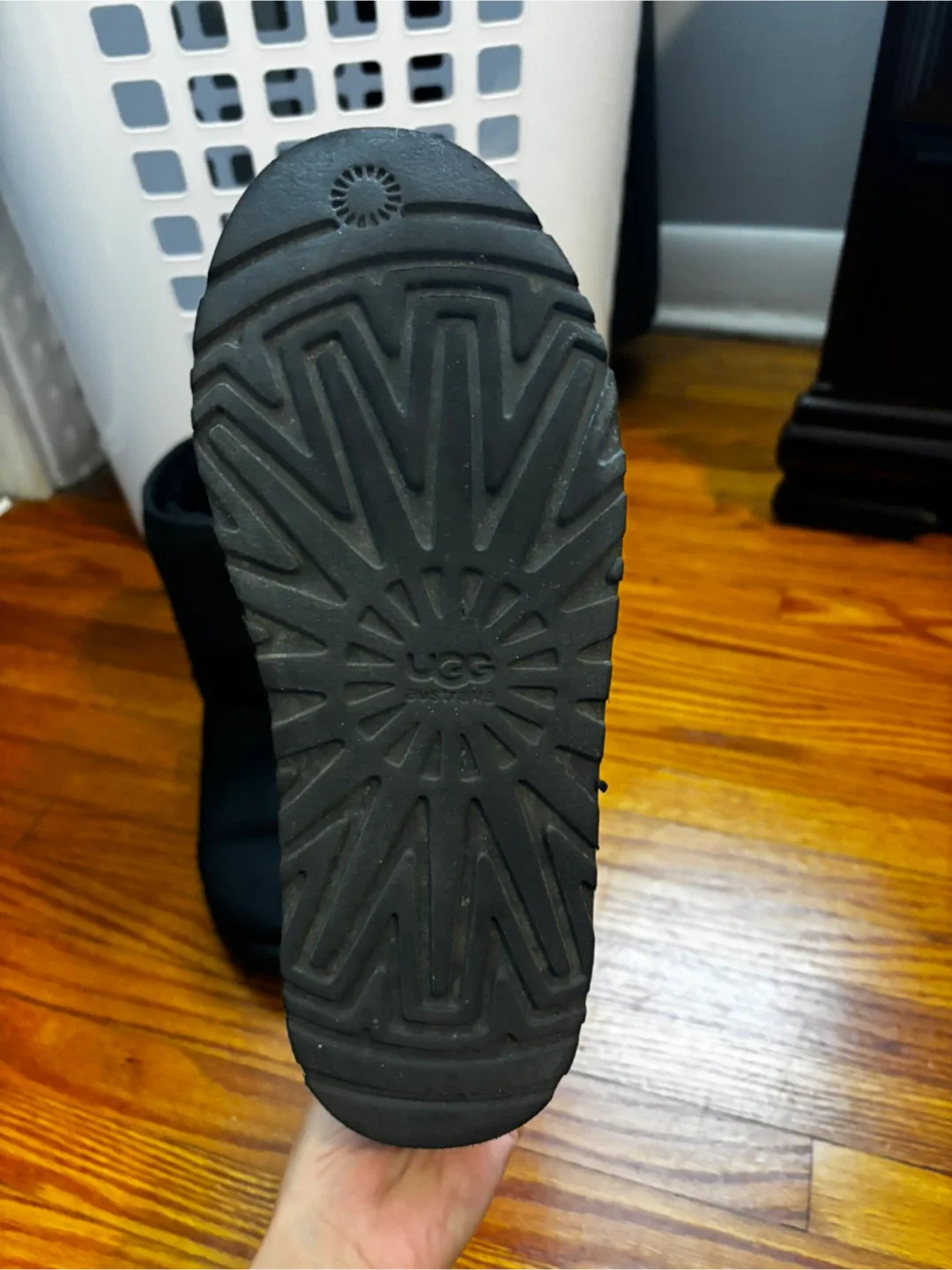 UGG mid black - $40 - size 6 image indicator(5)