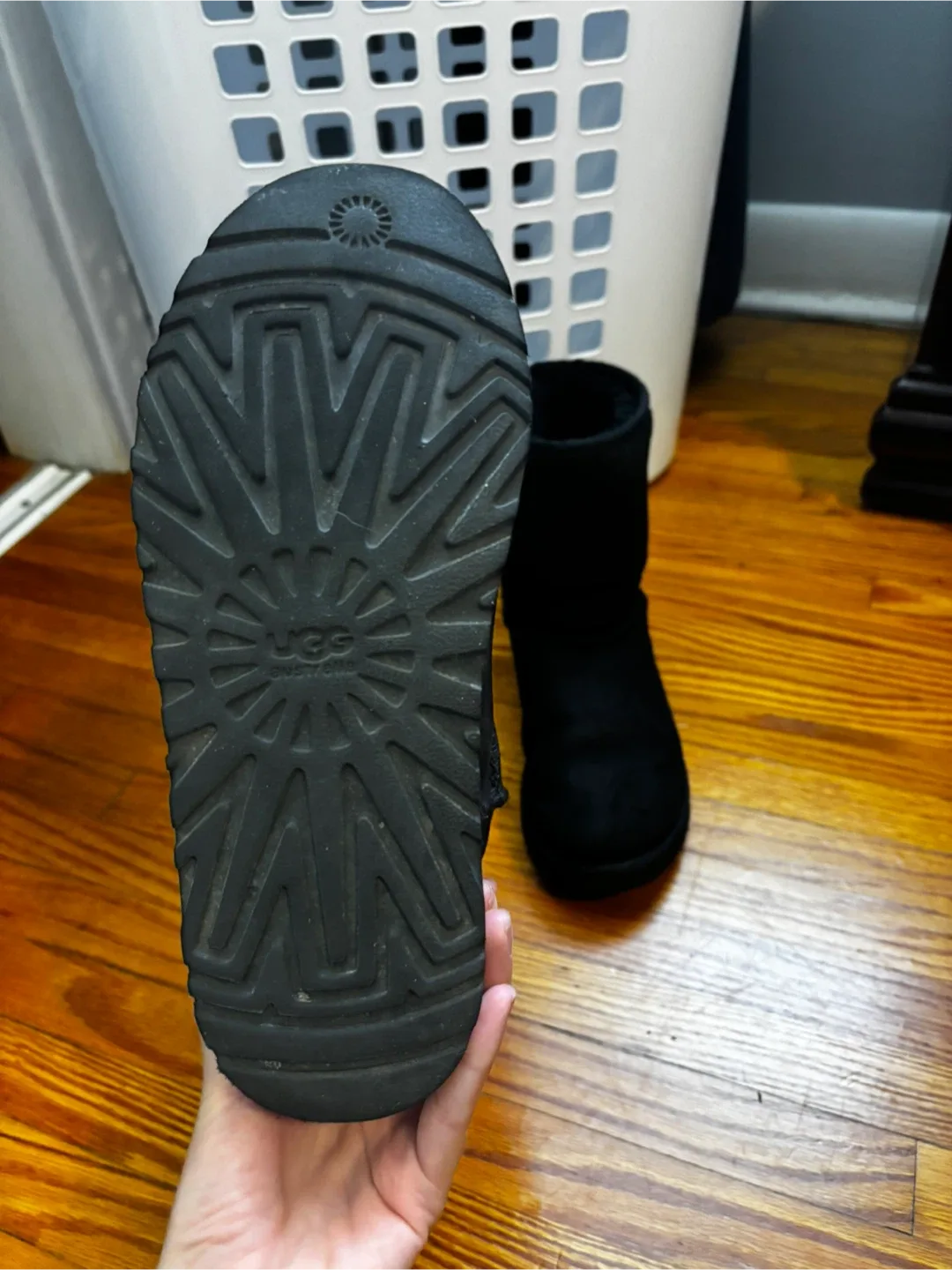 UGG mid black - $40 - size 6 image indicator(4)