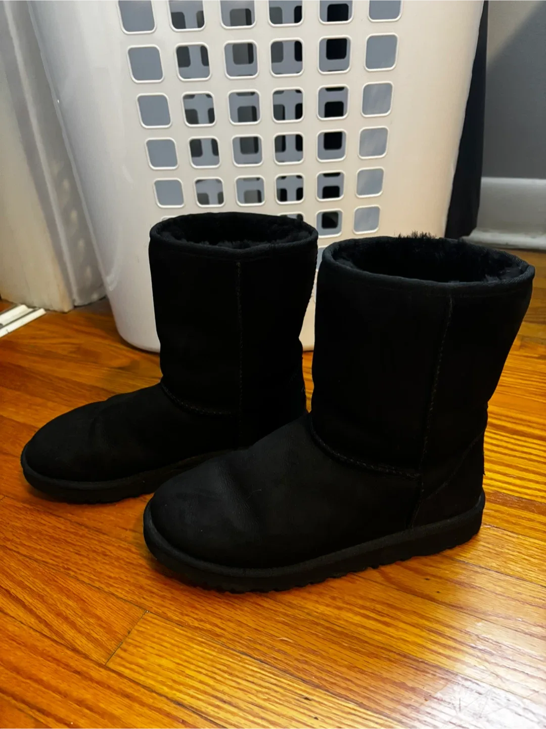 UGG mid black - $40 - size 6 image indicator(3)