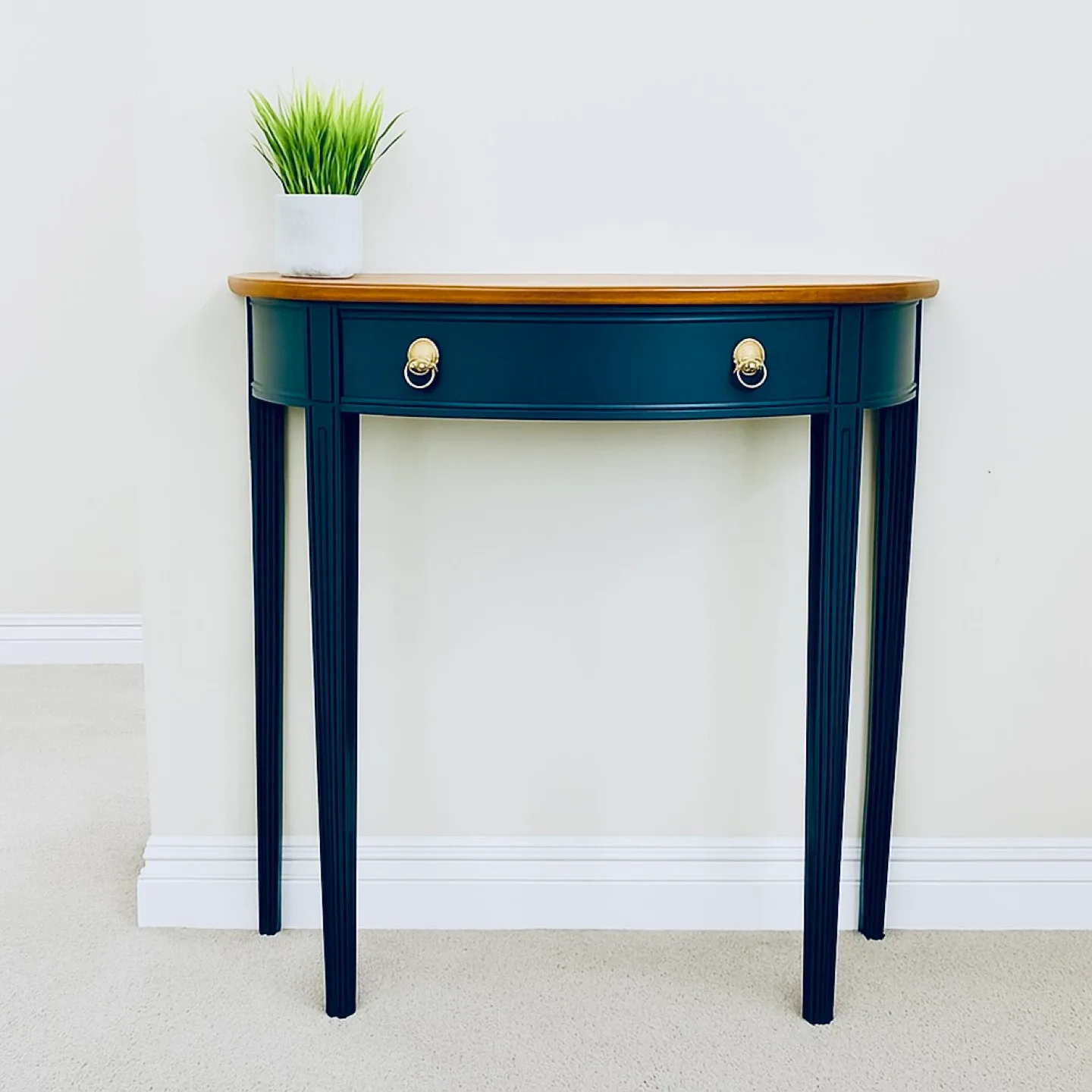 Elegant Vintage Mahogany Half-Moon Console Table – Refinished image indicator(3)