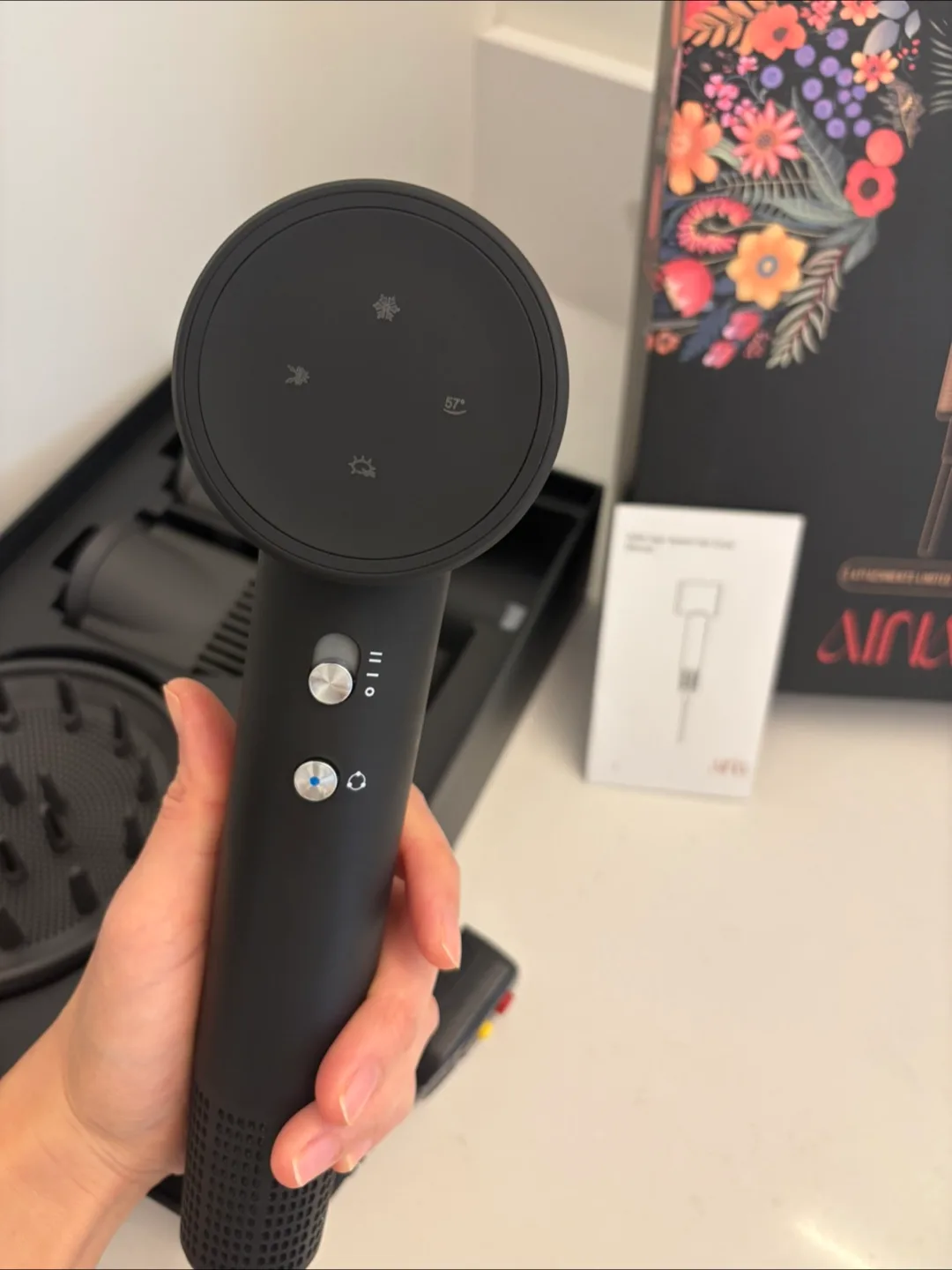 AINA Hair Dryer with Diffuser Brush - Black image indicator(4)