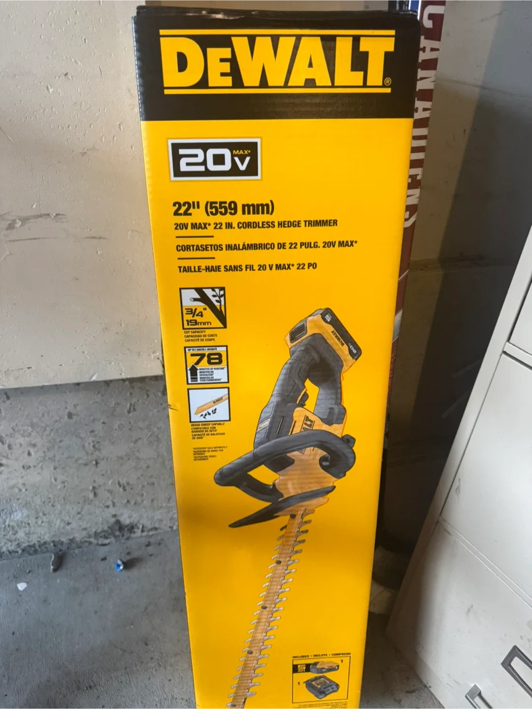 DeWalt 20V MAX 22-inch Cordless Hedge Trimmer