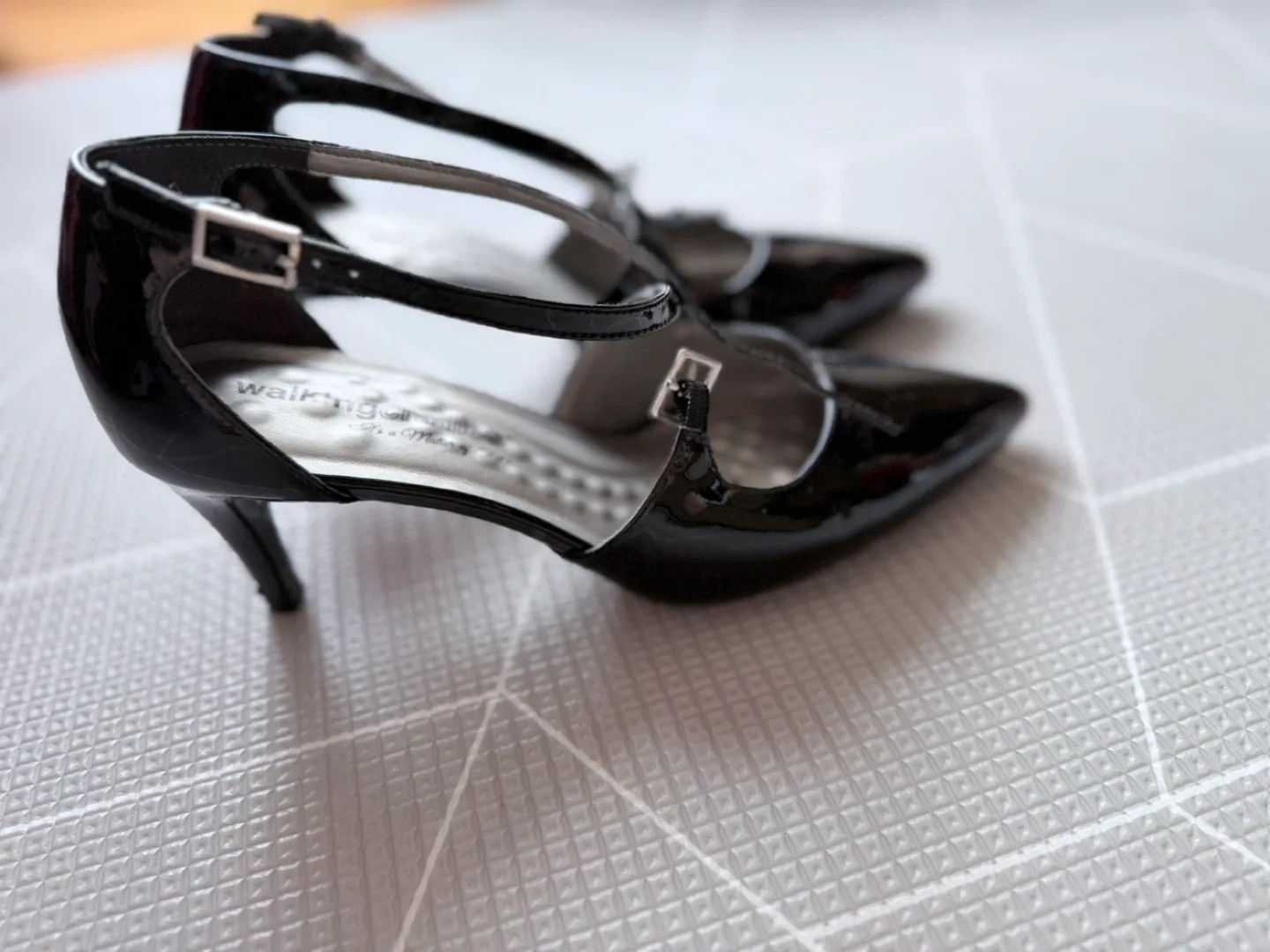 Walking Cradles Black Heels Size 8.5W image indicator(2)