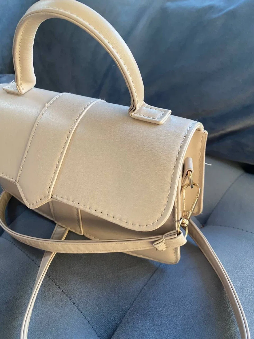 Beige Handle Crossbody Bag image indicator(6)