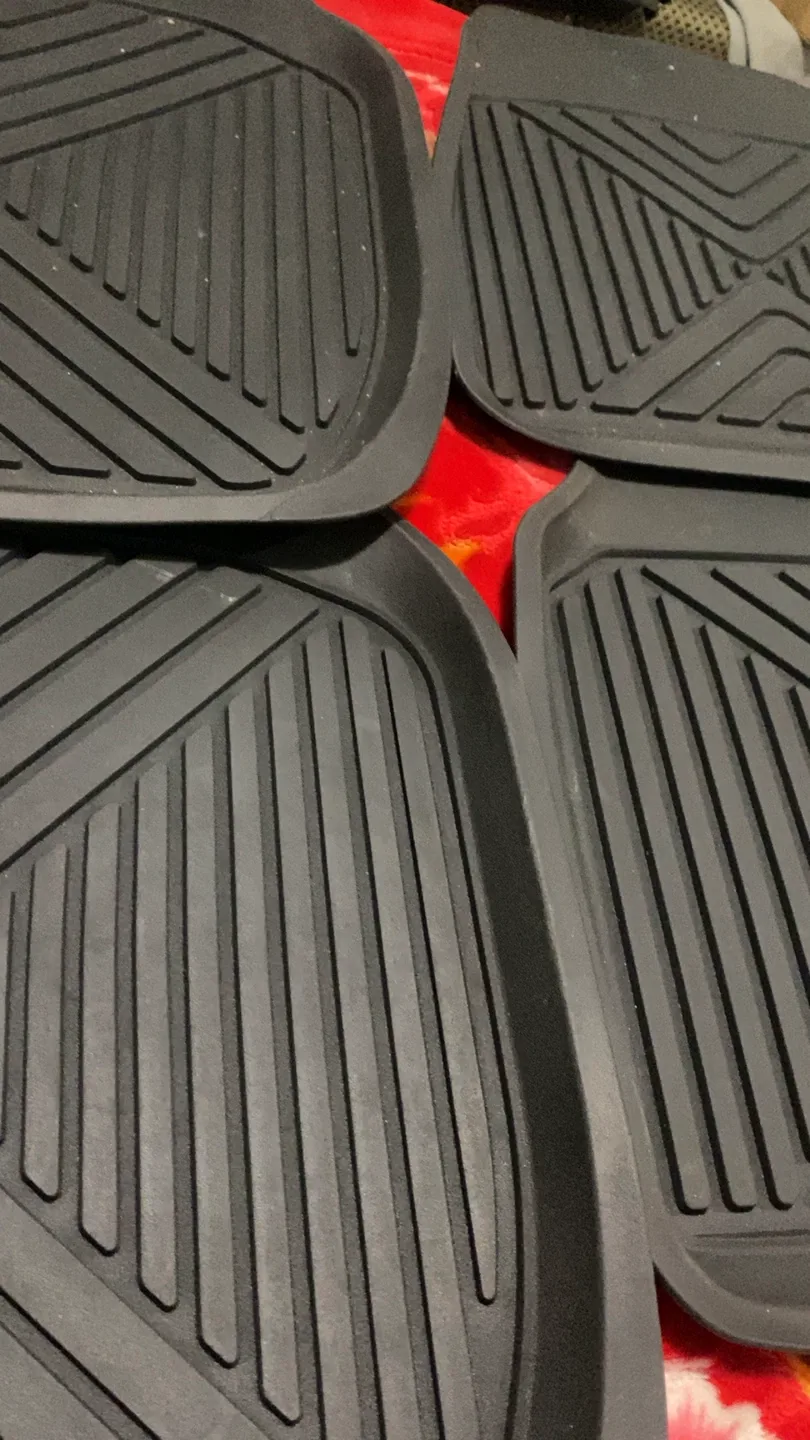 Black Car Floor Mats - Set of 4 image indicator(2)