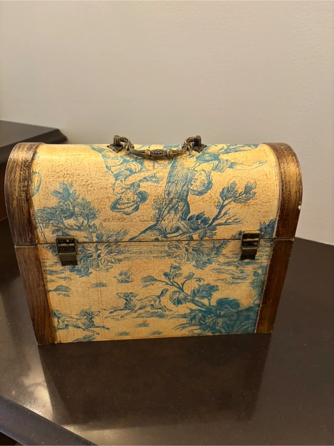 Decorative Wooden Storage Box image indicator(3)