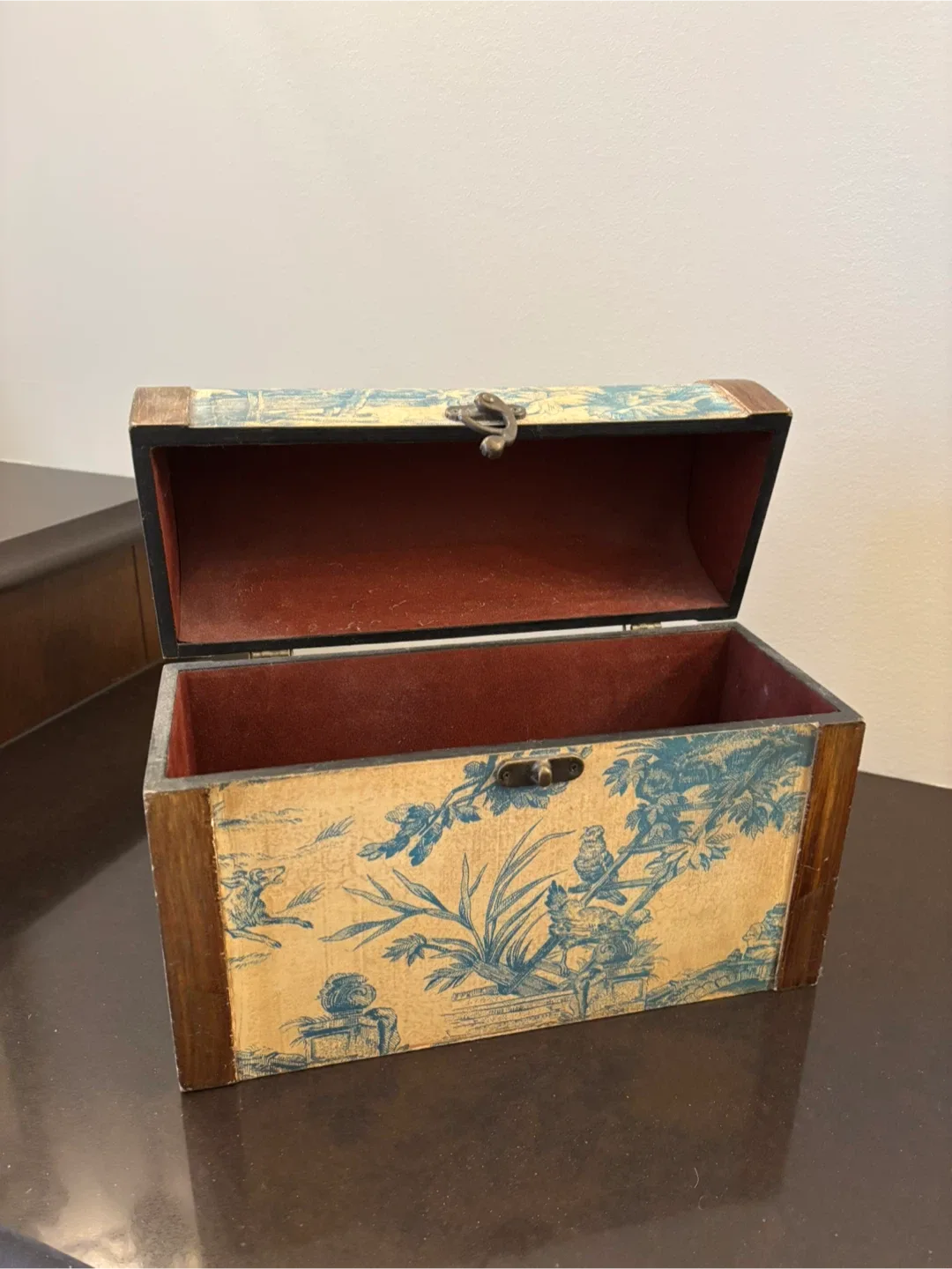 Decorative Wooden Storage Box image indicator(2)