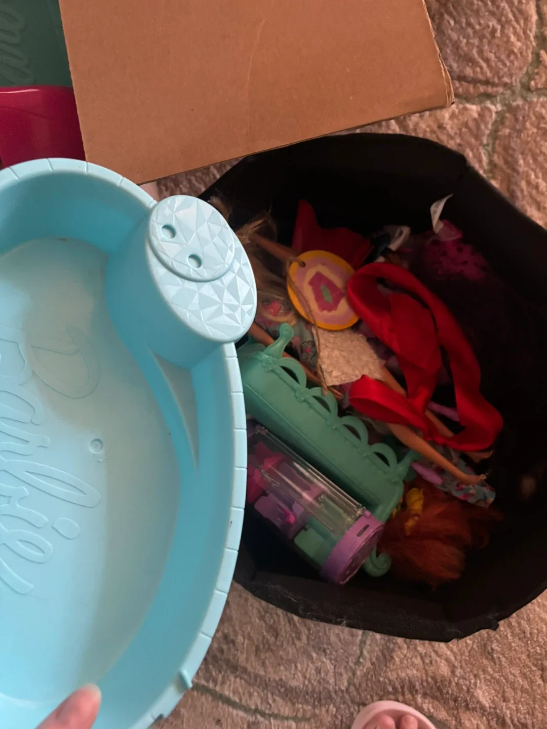 Barbie DreamHouse Dollhouse with Accessories image indicator(4)