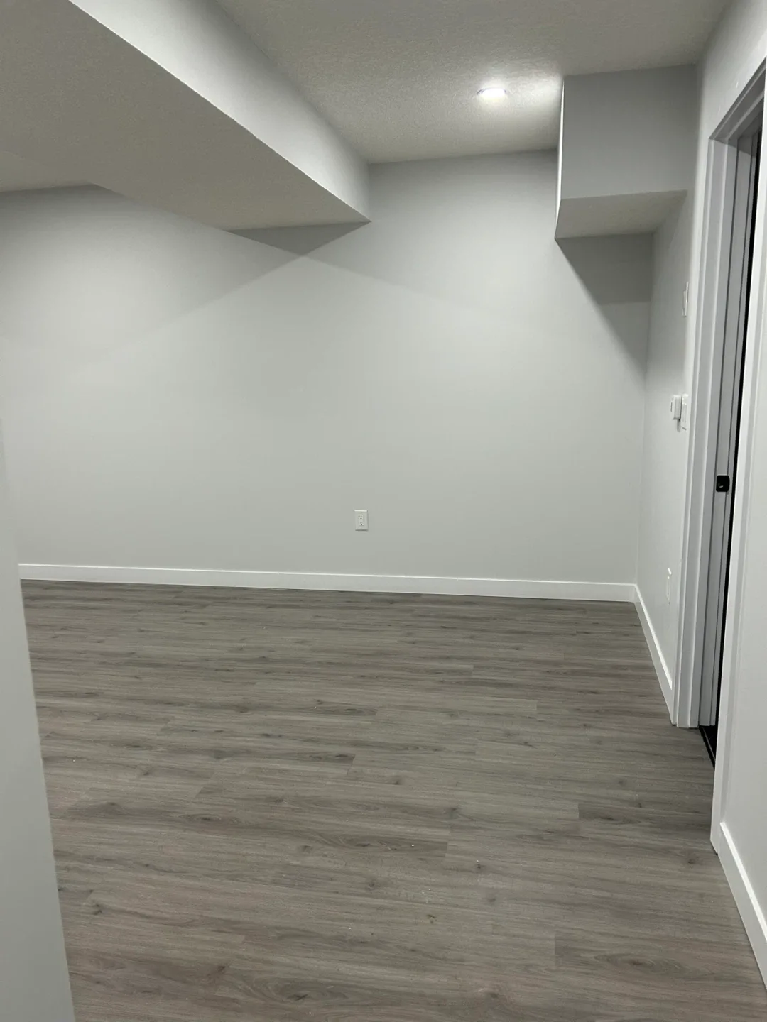 1 bedroom basement for rent image indicator(6)