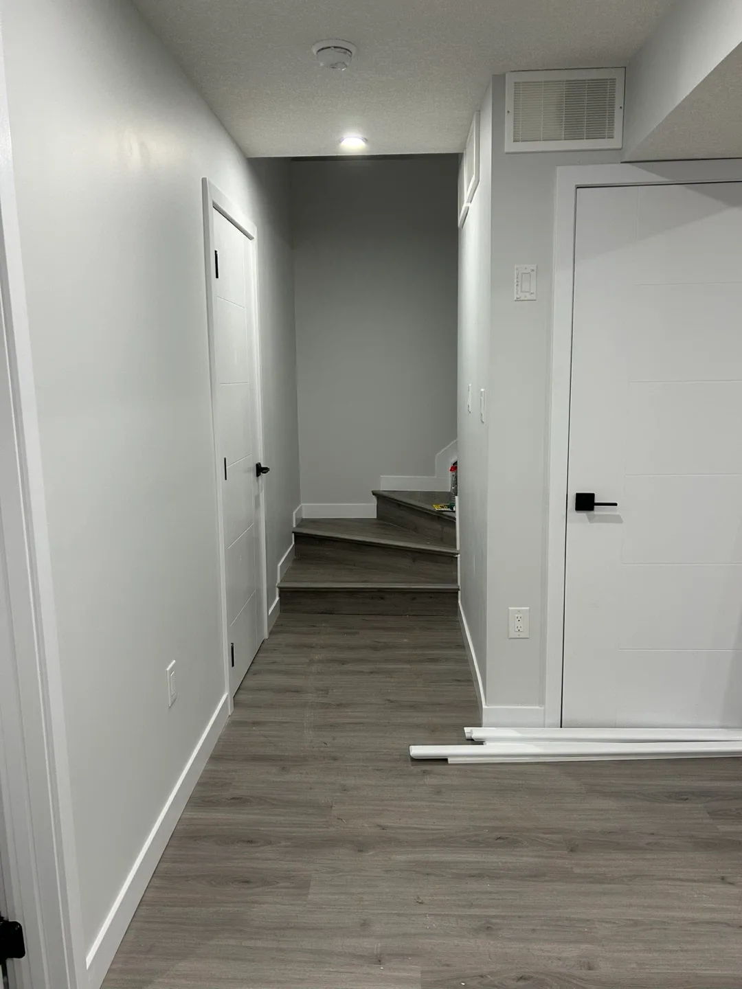 1 bedroom basement for rent image indicator(4)