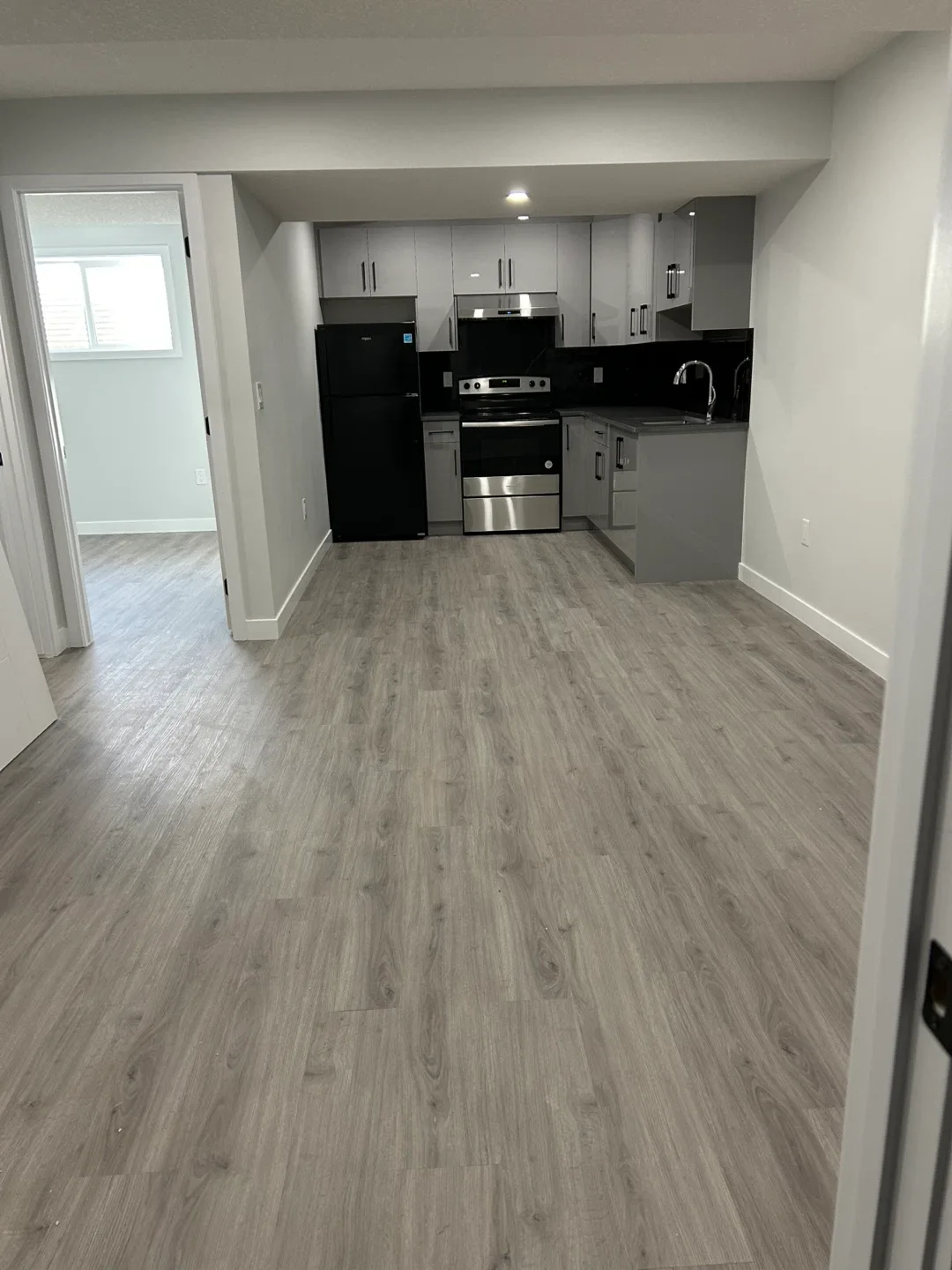 1 bedroom basement for rent image indicator(2)