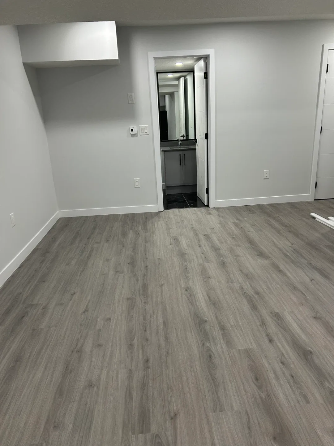 1 bedroom basement for rent image indicator(3)