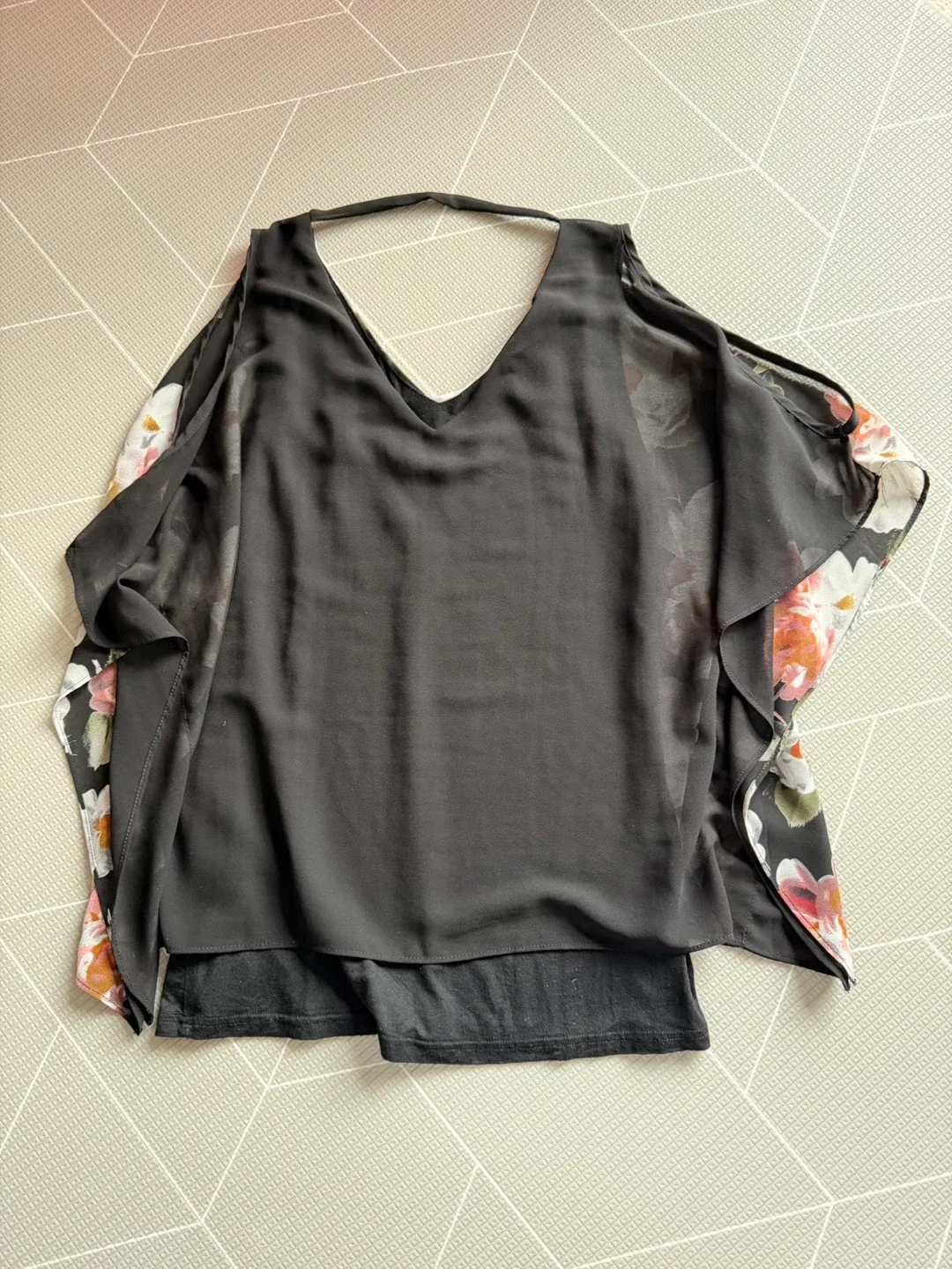 Papillon Black Floral Blouse - Size Small image indicator(3)