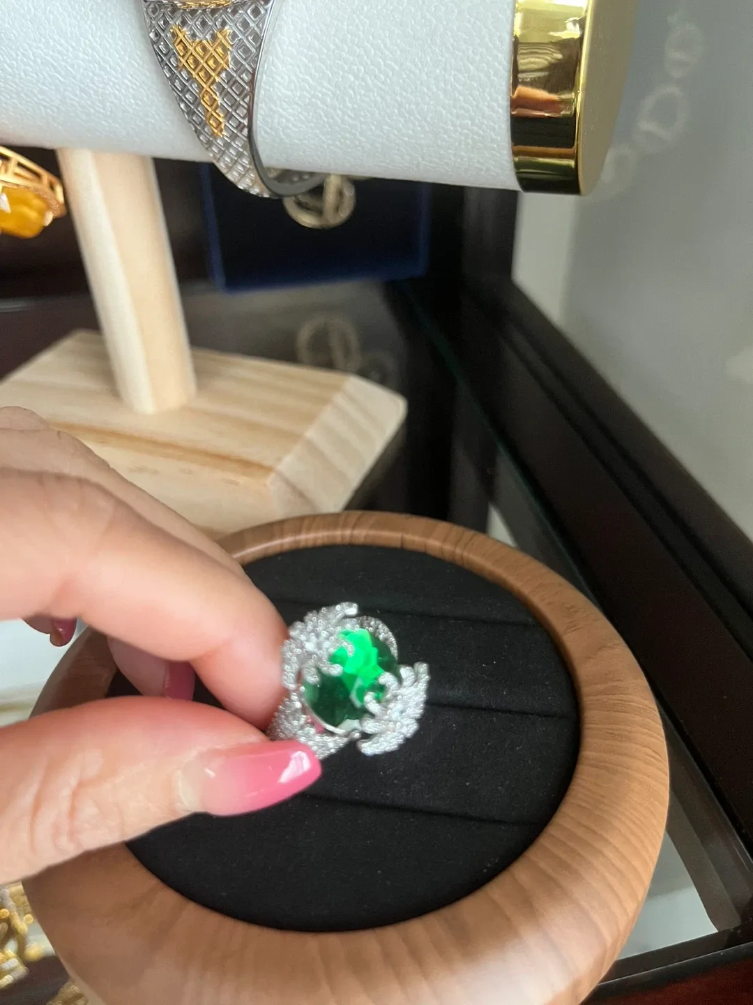 Green Stone Ring image indicator(2)