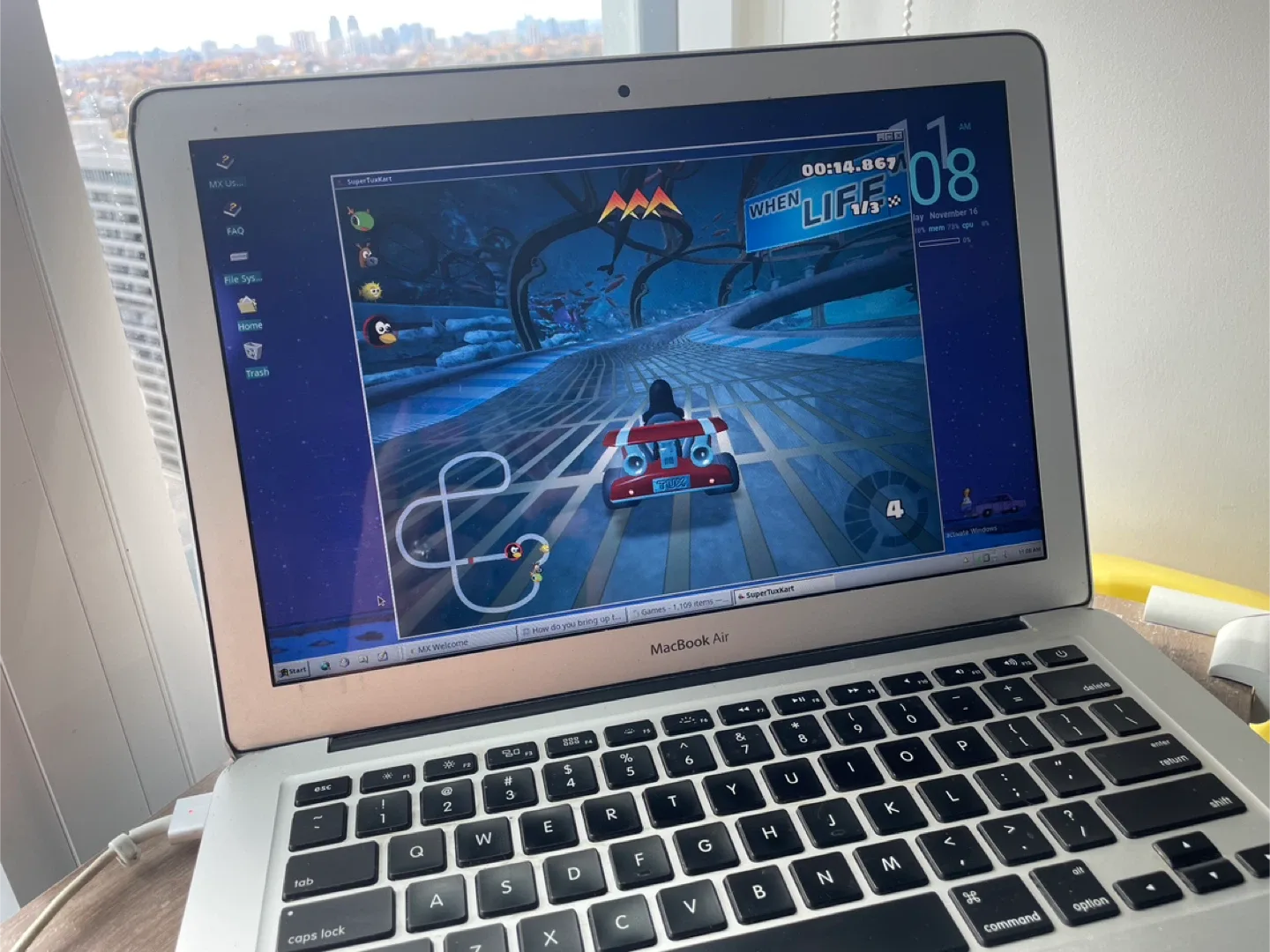 Apple MacBook Air 2013, no charger. image indicator(3)