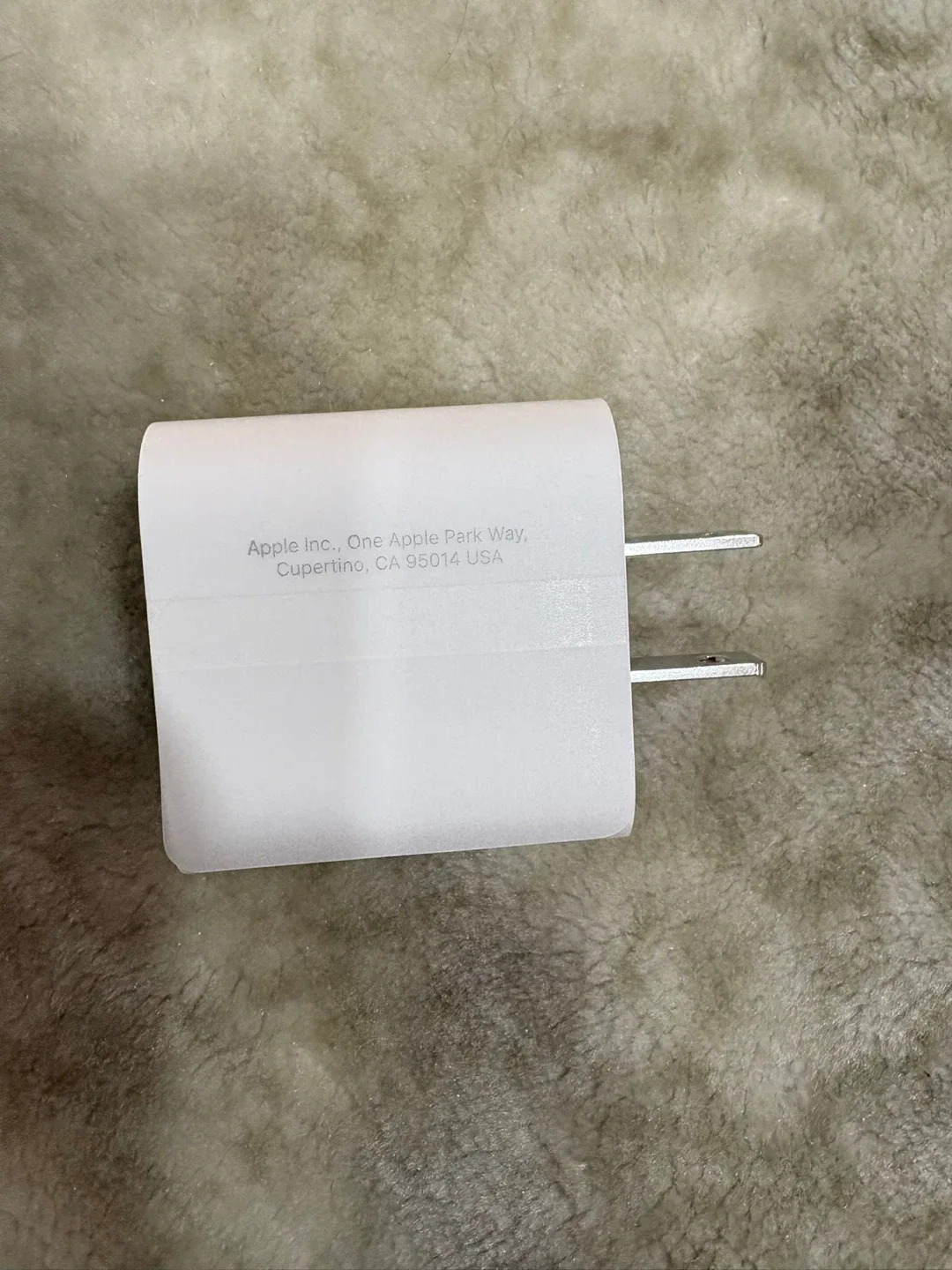 Apple 20W USB-C Power Adapter & USB-C Cable image indicator(4)
