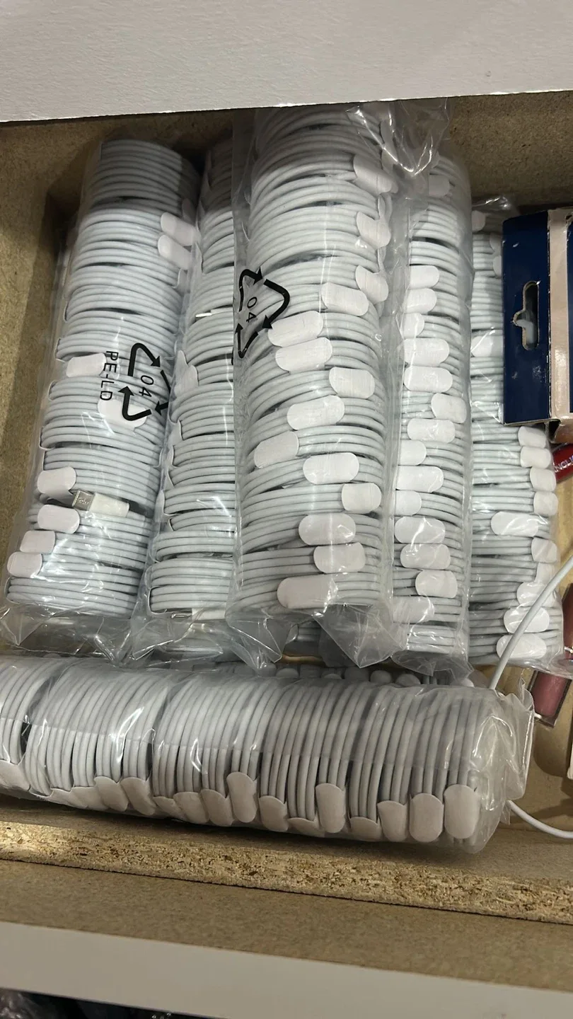 Apple 20W USB-C Power Adapter & USB-C Cable image indicator(6)