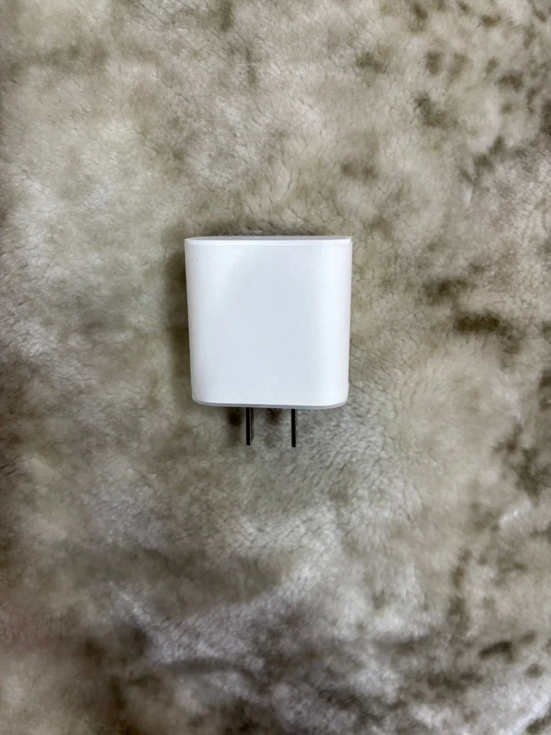 Apple 20W USB-C Power Adapter & USB-C Cable image indicator(5)