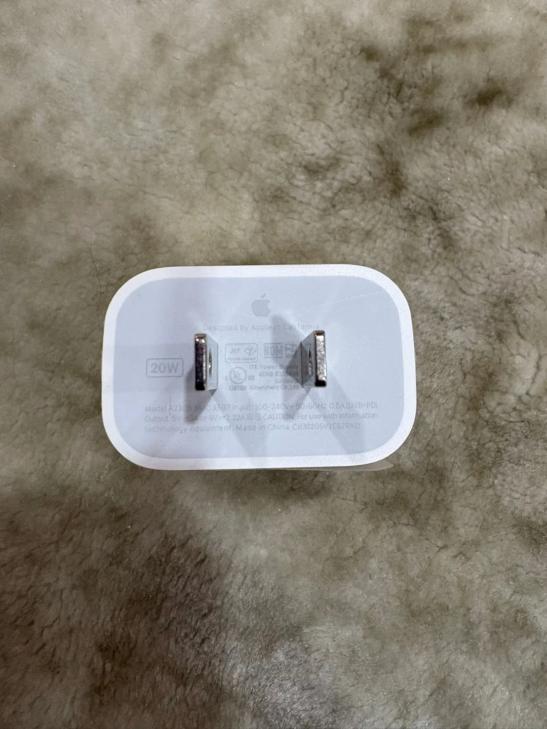 Apple 20W USB-C Power Adapter & USB-C Cable image indicator(2)