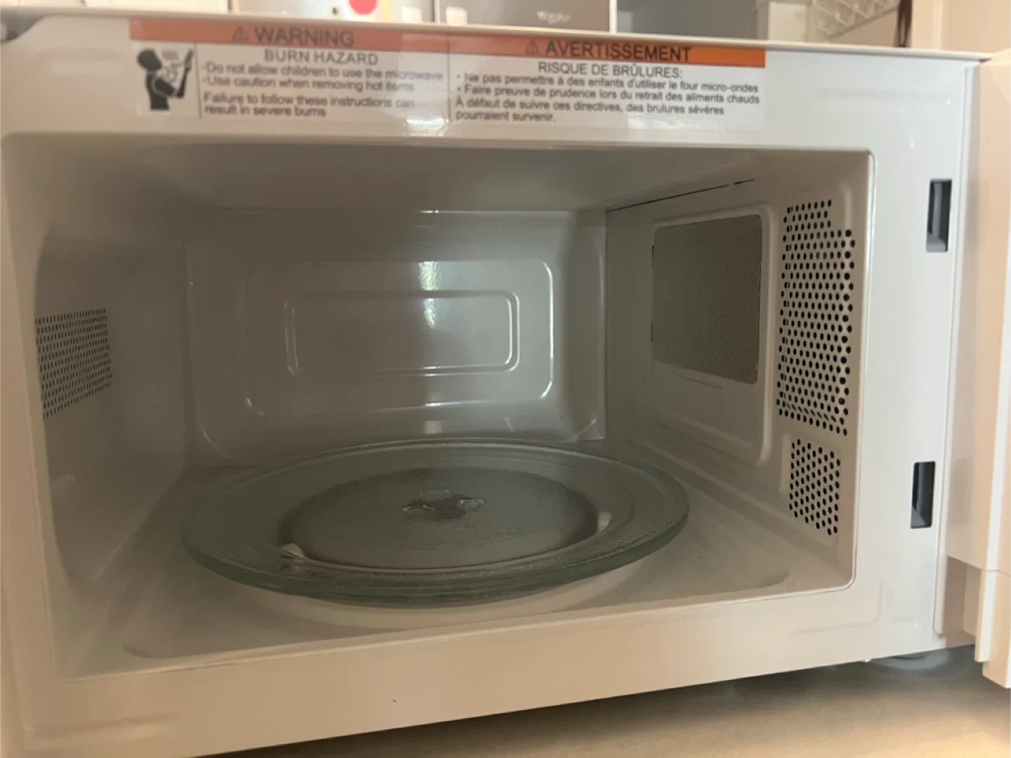 Hamilton Beach 0.7 cu ft Microwave - White image indicator(3)