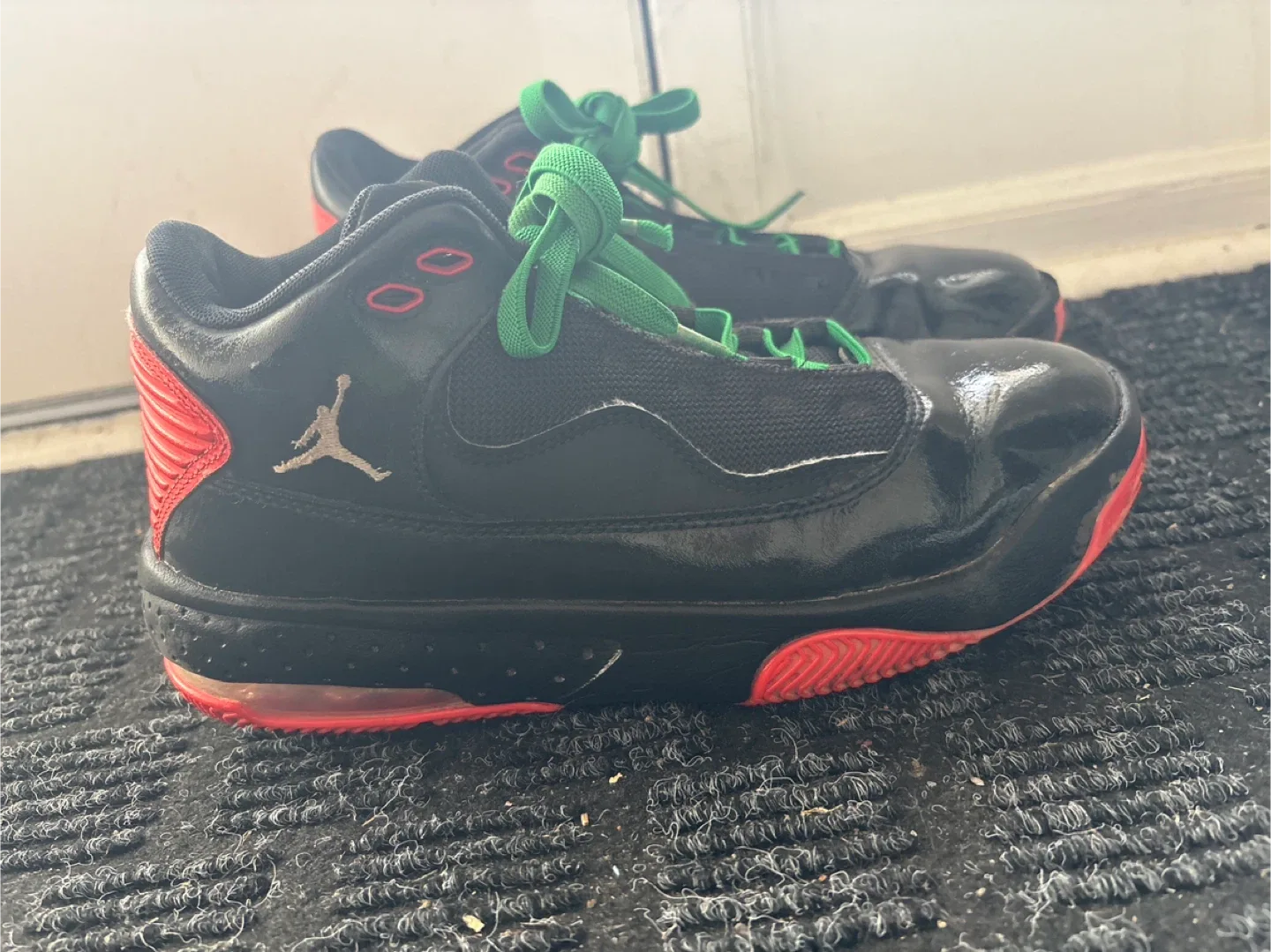 Jordan basketball shoes, black and red slip on image indicator(2)