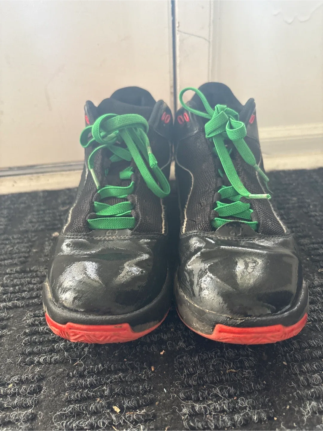 Jordan basketball shoes, black and red slip on image indicator(3)