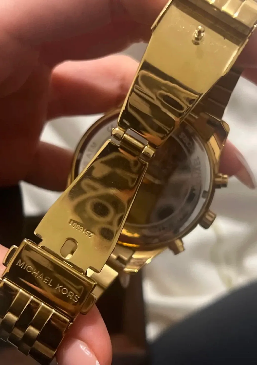 Michael Kors Gold Unisex Watch image indicator(4)