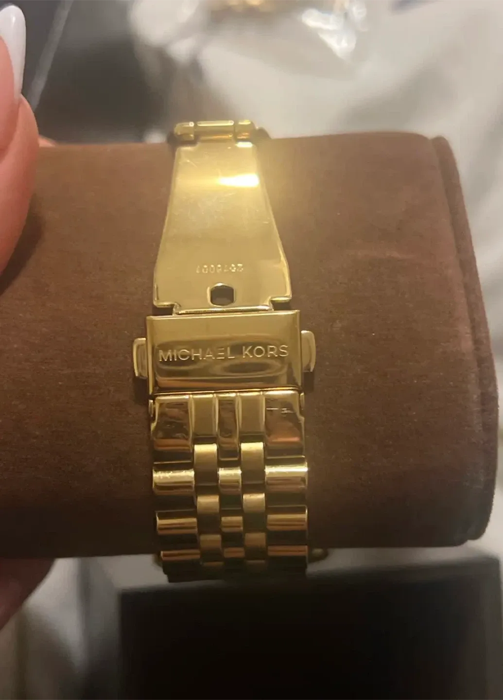 Michael Kors Gold Unisex Watch image indicator(3)
