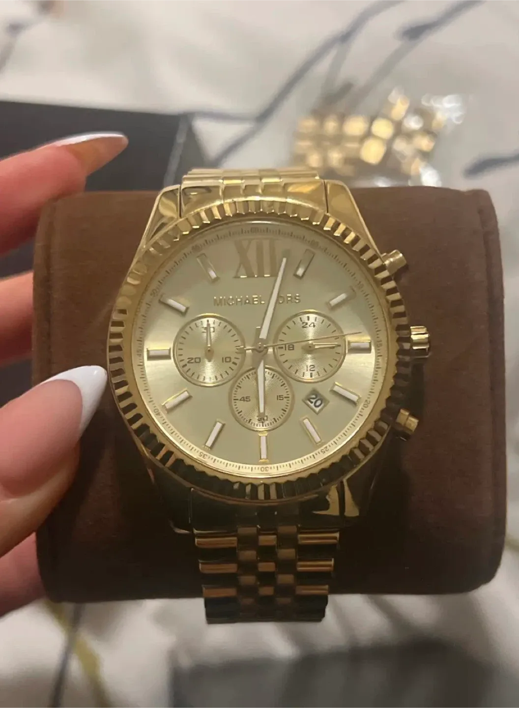 Michael Kors Gold Unisex Watch image indicator(2)