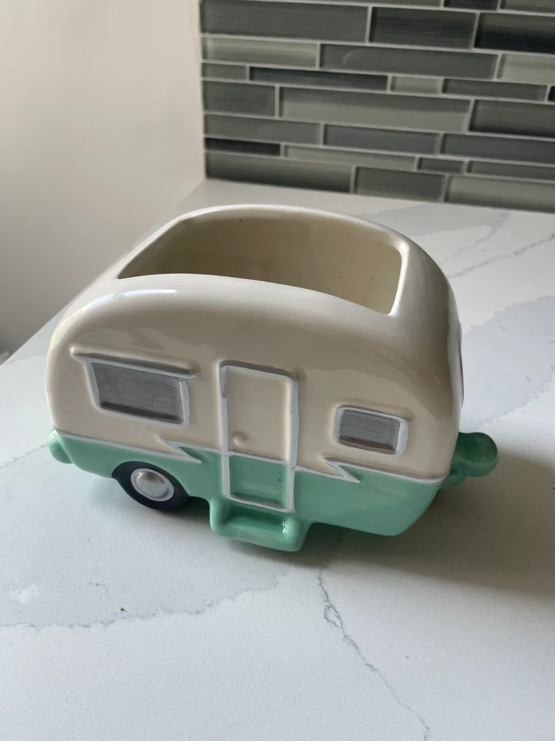 Retro Camper Planter - Cute Home Decor