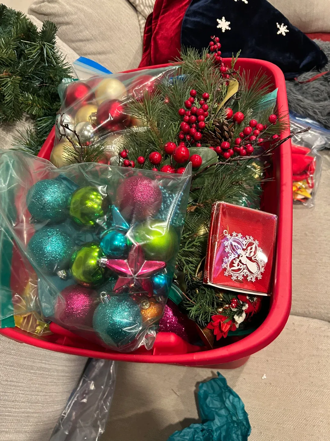 Christmas Ornaments & Decorations image indicator(8)