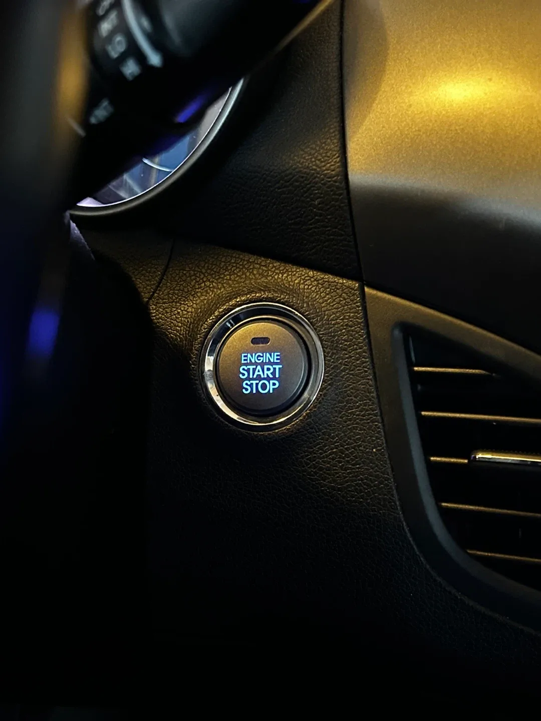 2013 Hyundai Elantra LIMITED edition- White Sedan image indicator(8)