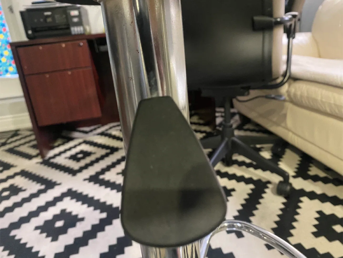 Set of 2 White Bar Stools image indicator(2)