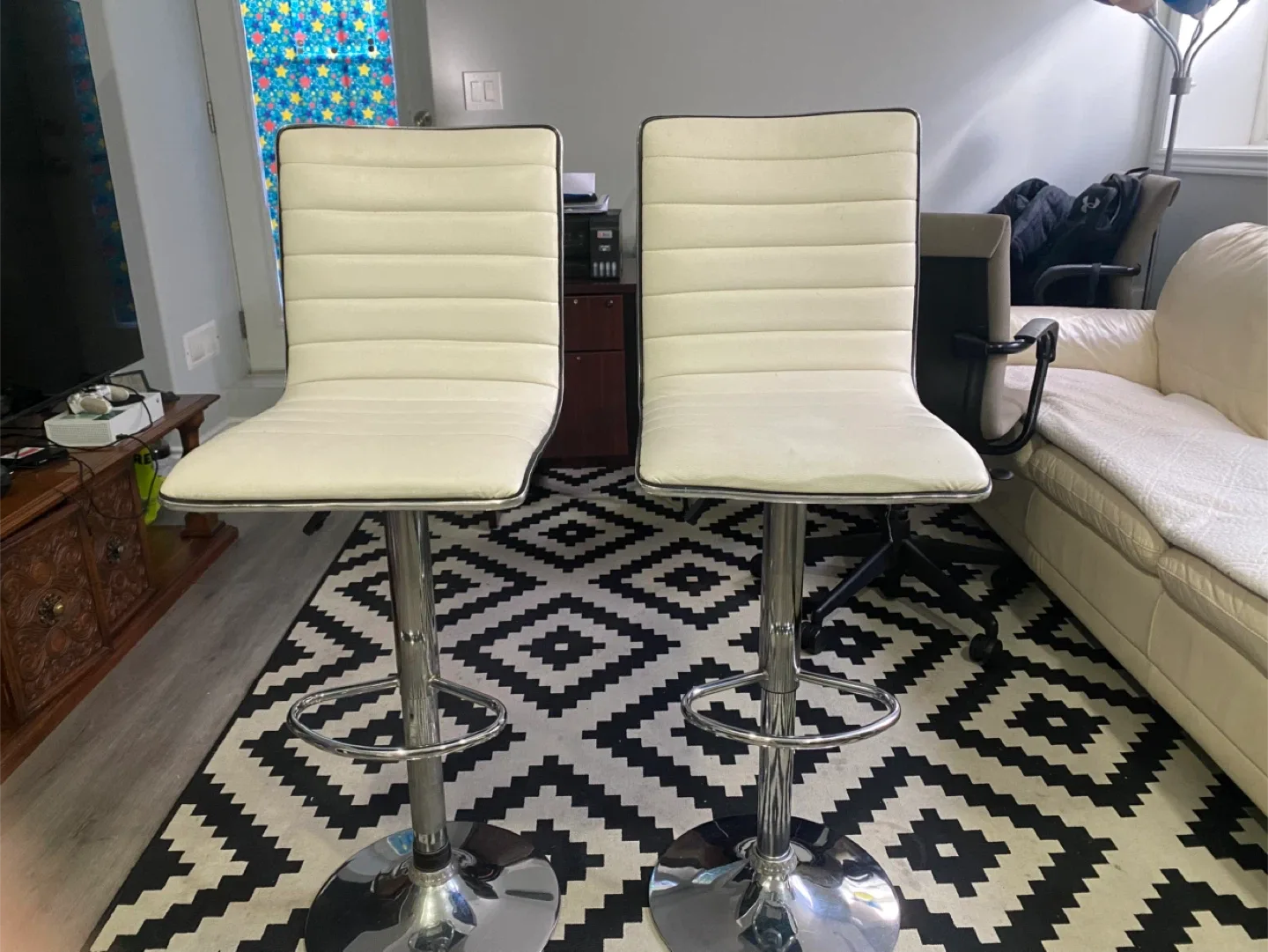 Set of 2 White Bar Stools image indicator(3)