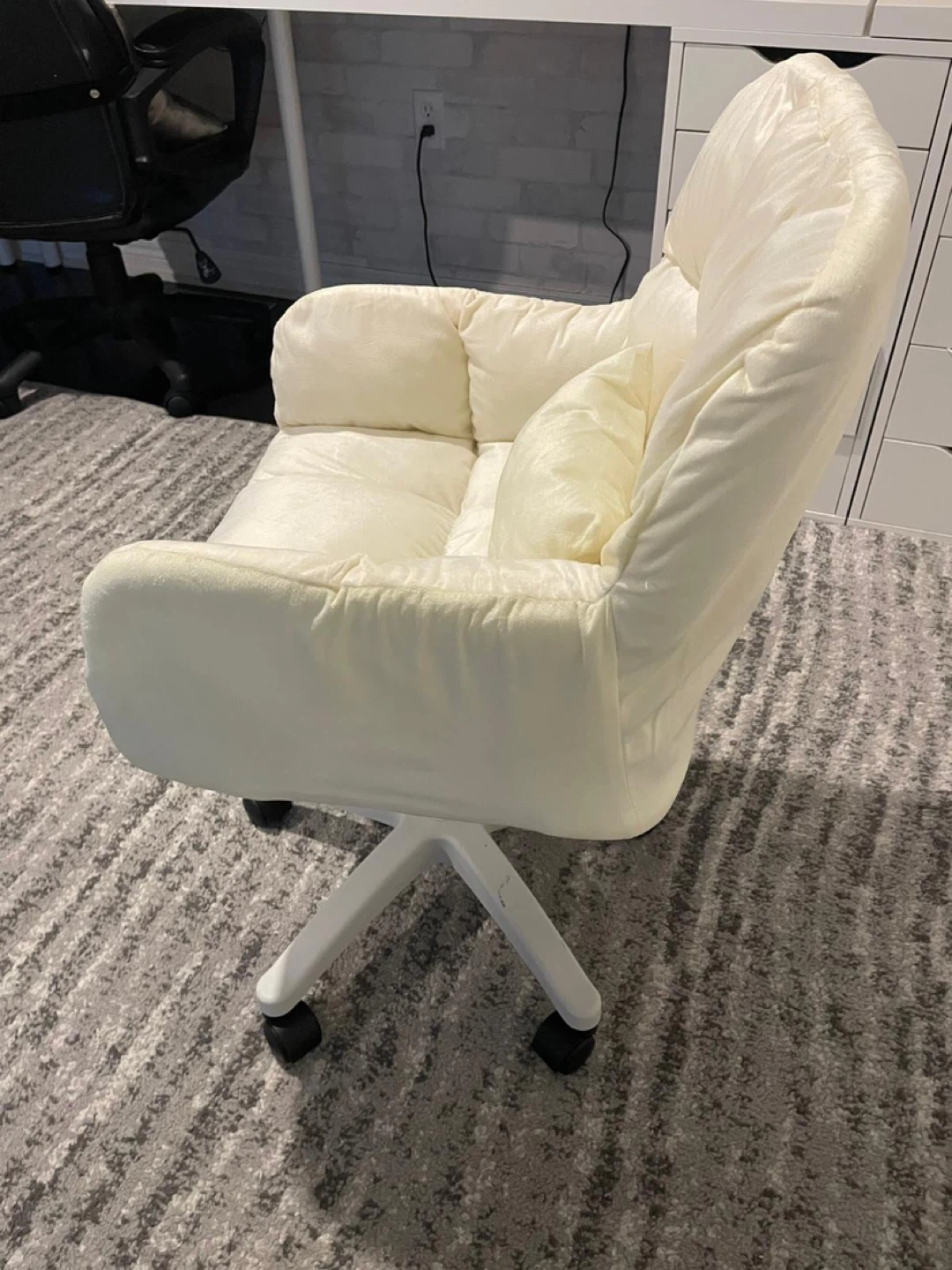 Ivory White Padded Office Chair - photo 2