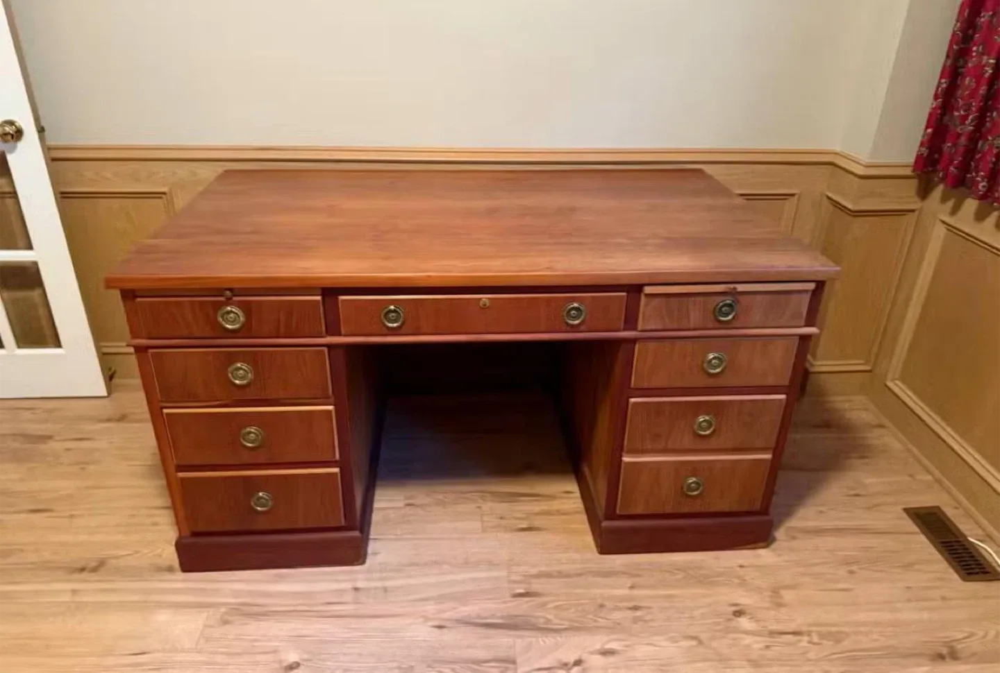 Wooden Executive Desk image indicator(2)