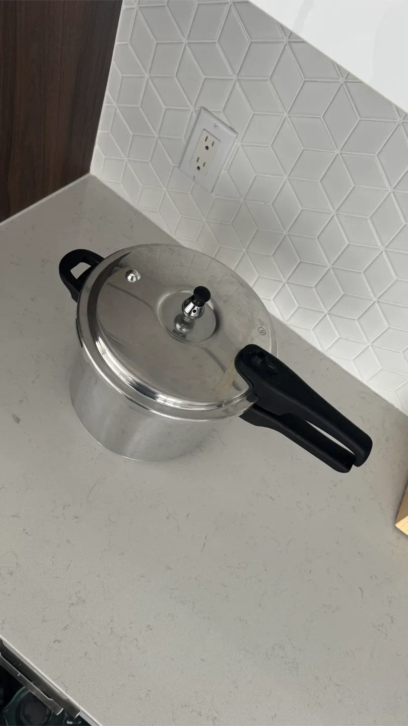 Stainless Steel Pressure Cooker image indicator(2)
