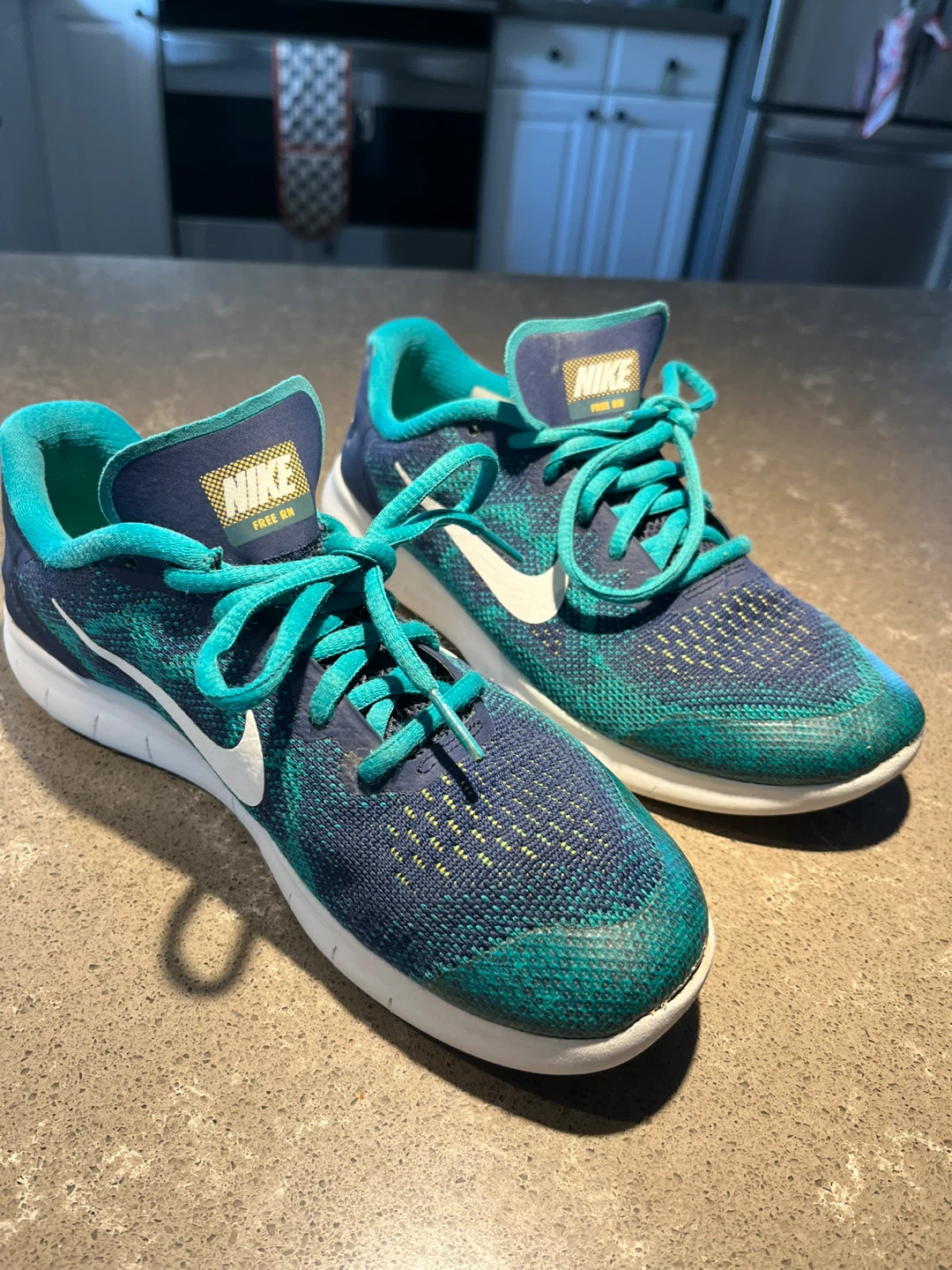 Boys Nike running shoes size 4.5Y - photo 2
