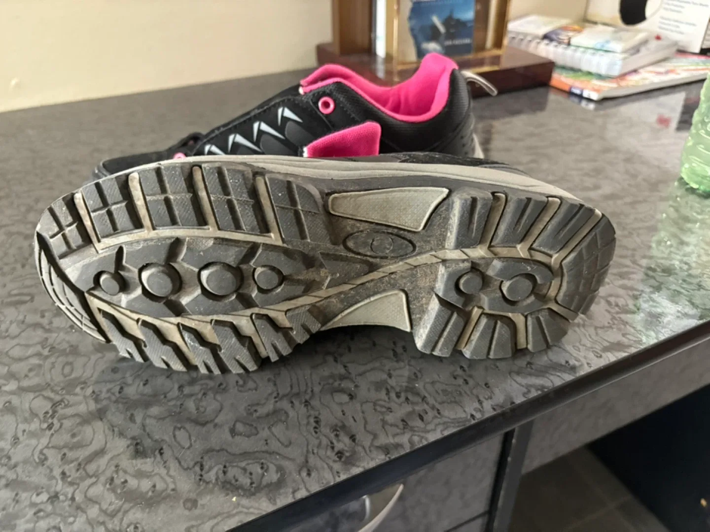 Paredes Black & Pink Hiking Shoes thumbnail