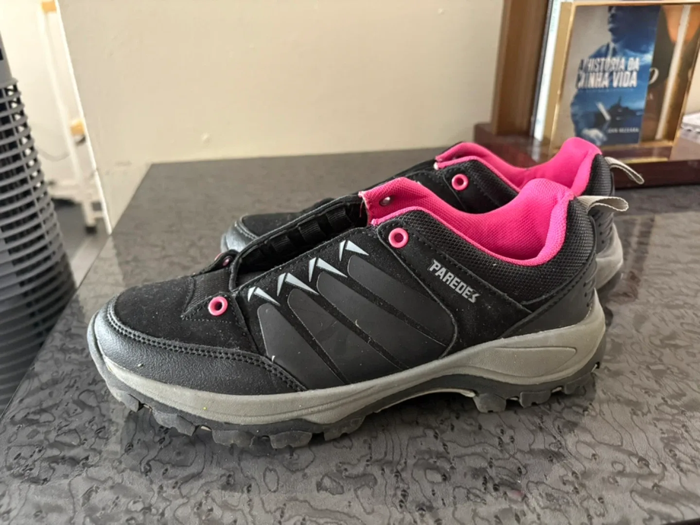 Paredes Black & Pink Hiking Shoes image indicator(2)
