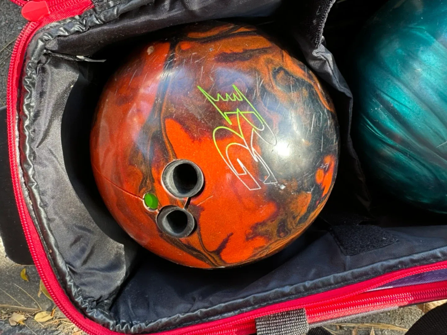 Ebonite Maxim Marilyn Bowling Ball & NY Giants Bag image indicator(6)