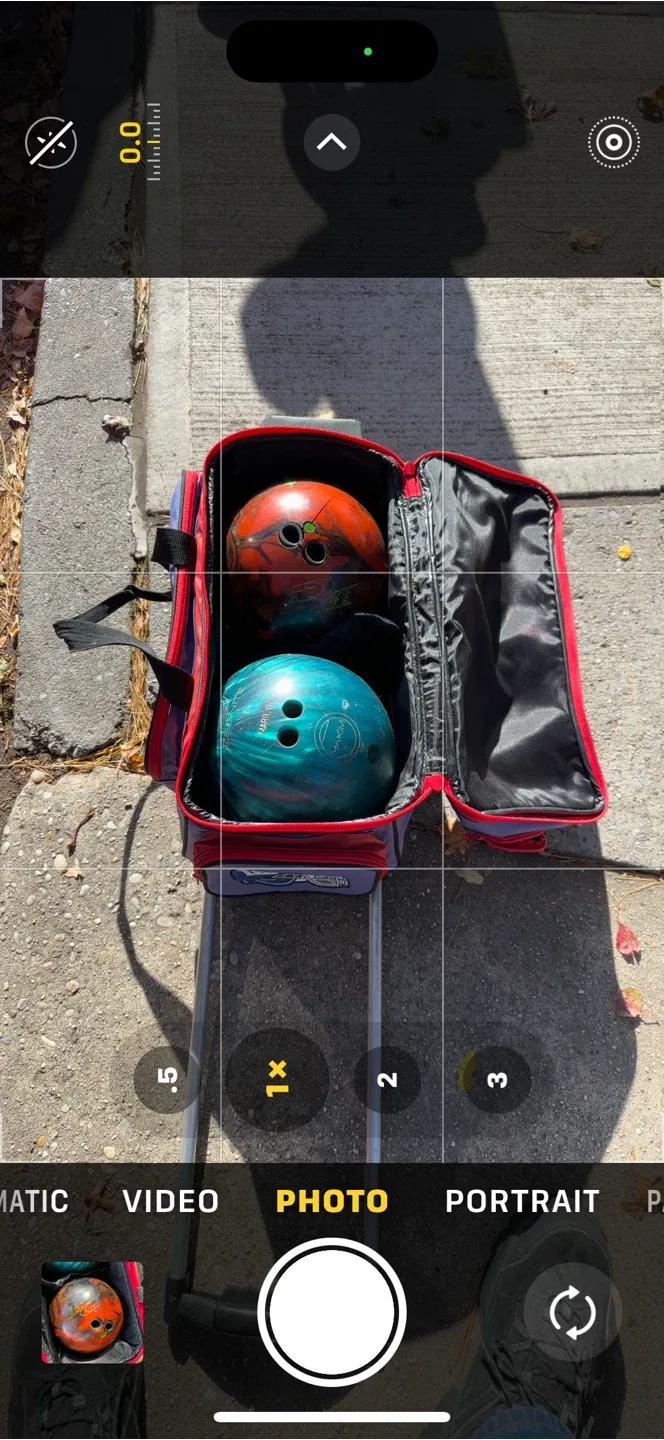 Ebonite Maxim Marilyn Bowling Ball & NY Giants Bag image indicator(8)