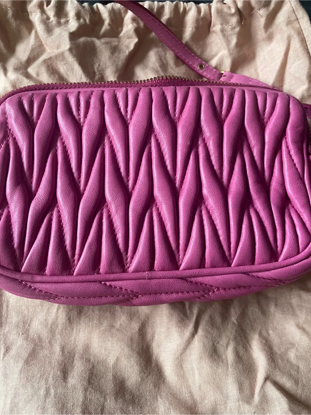 Miu Miu Pink Leather Shoulder Bag image indicator(2)