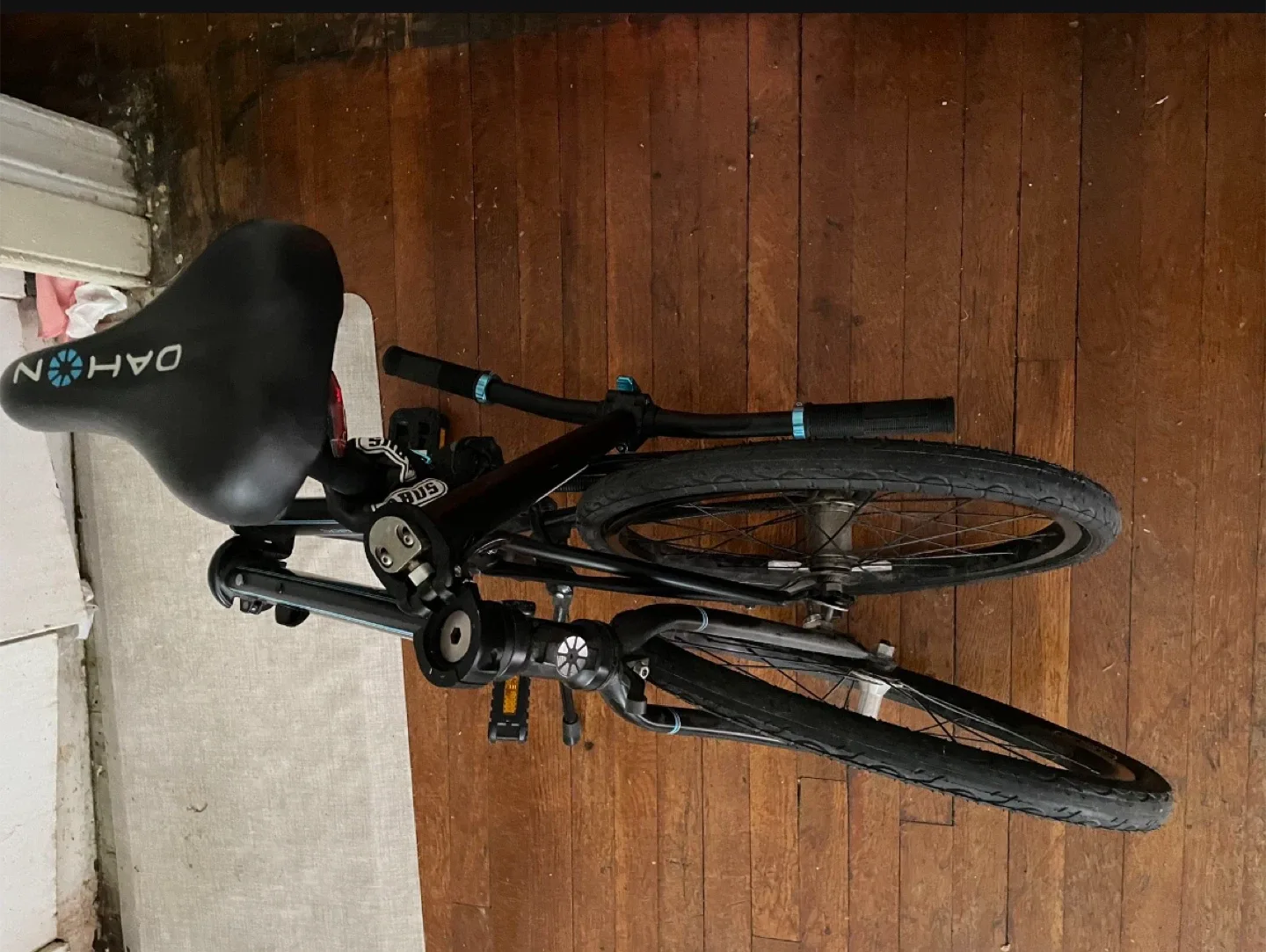 Dahon Folding Bike - Black image indicator(2)