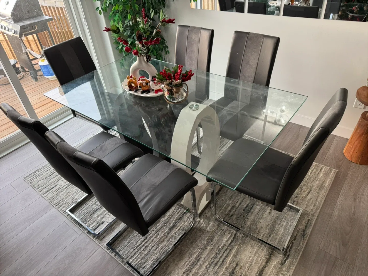 Dining table and Chairs - Set of 6