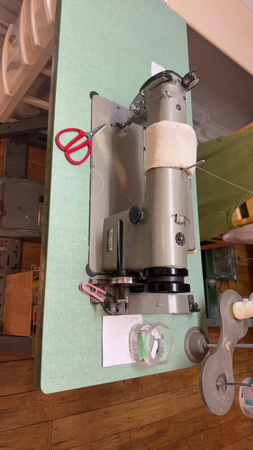 3 industrial machines, blind machine, overlock serger, sewing image indicator(3)