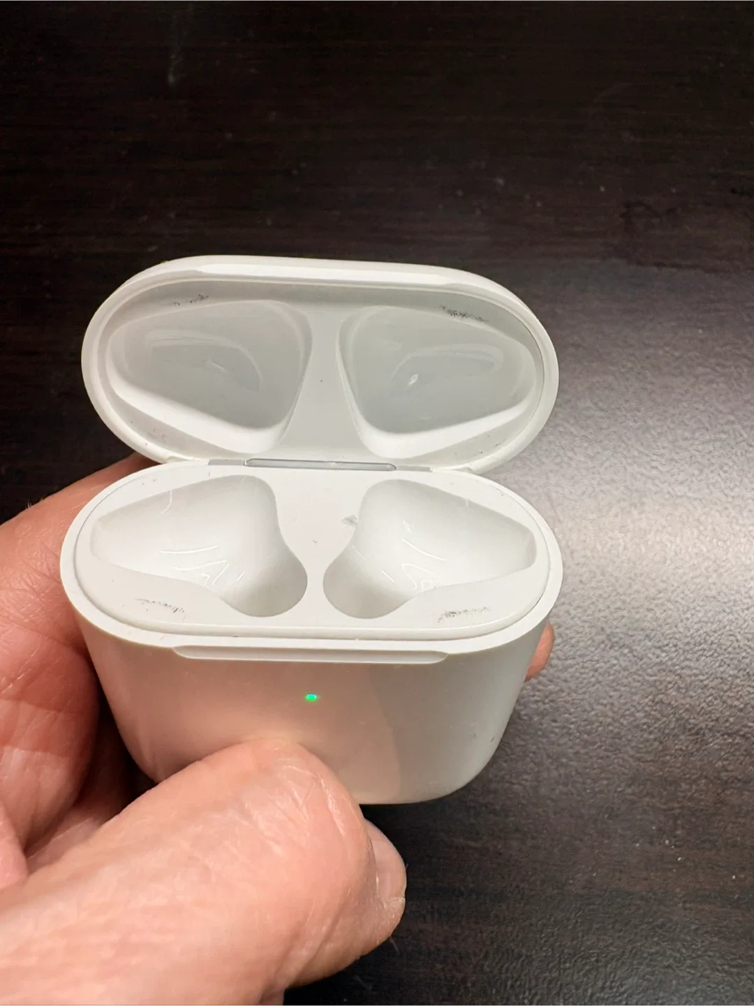 Apple AirPods with Charging Case image indicator(7)