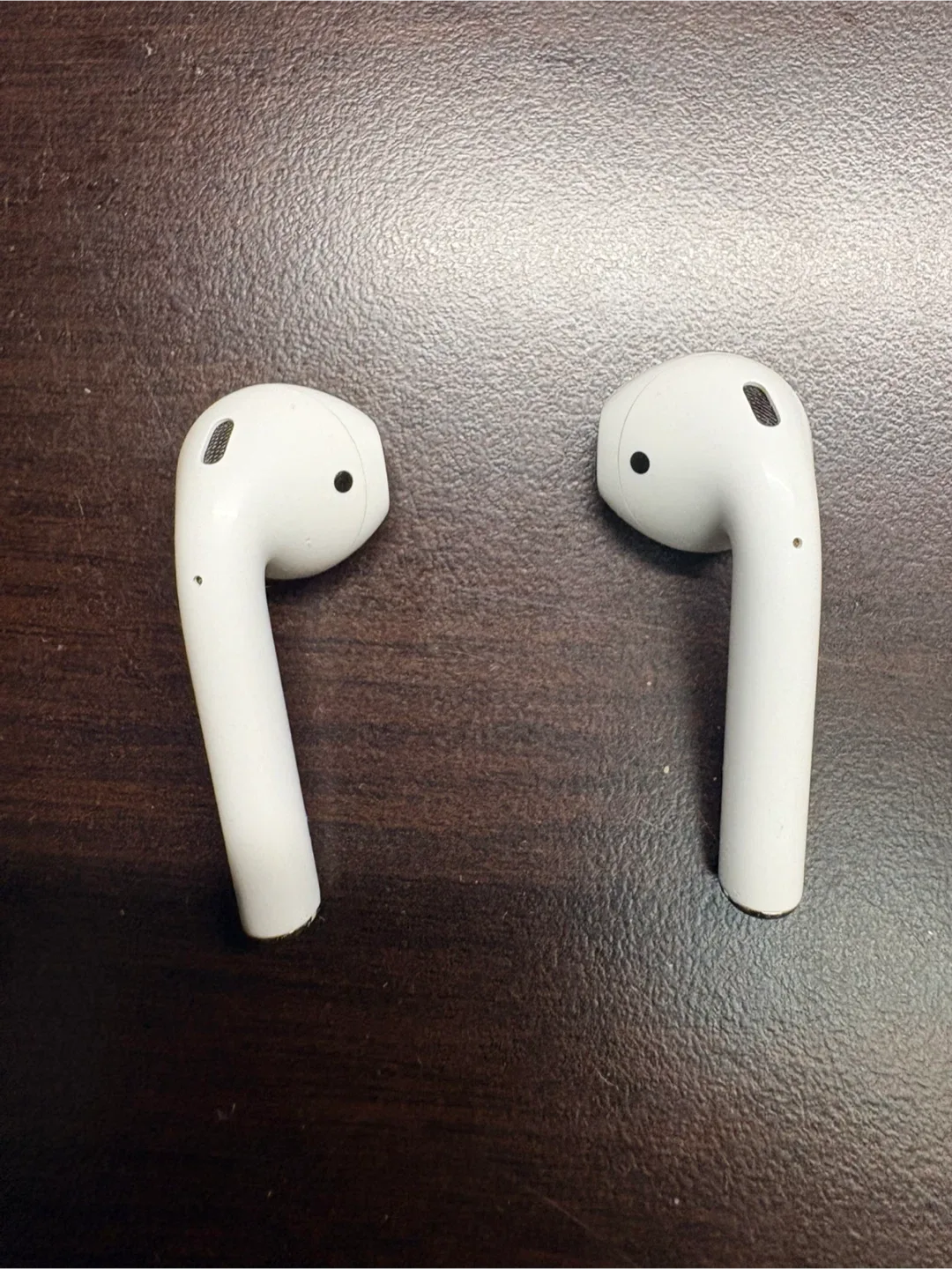 Apple AirPods with Charging Case image indicator(6)