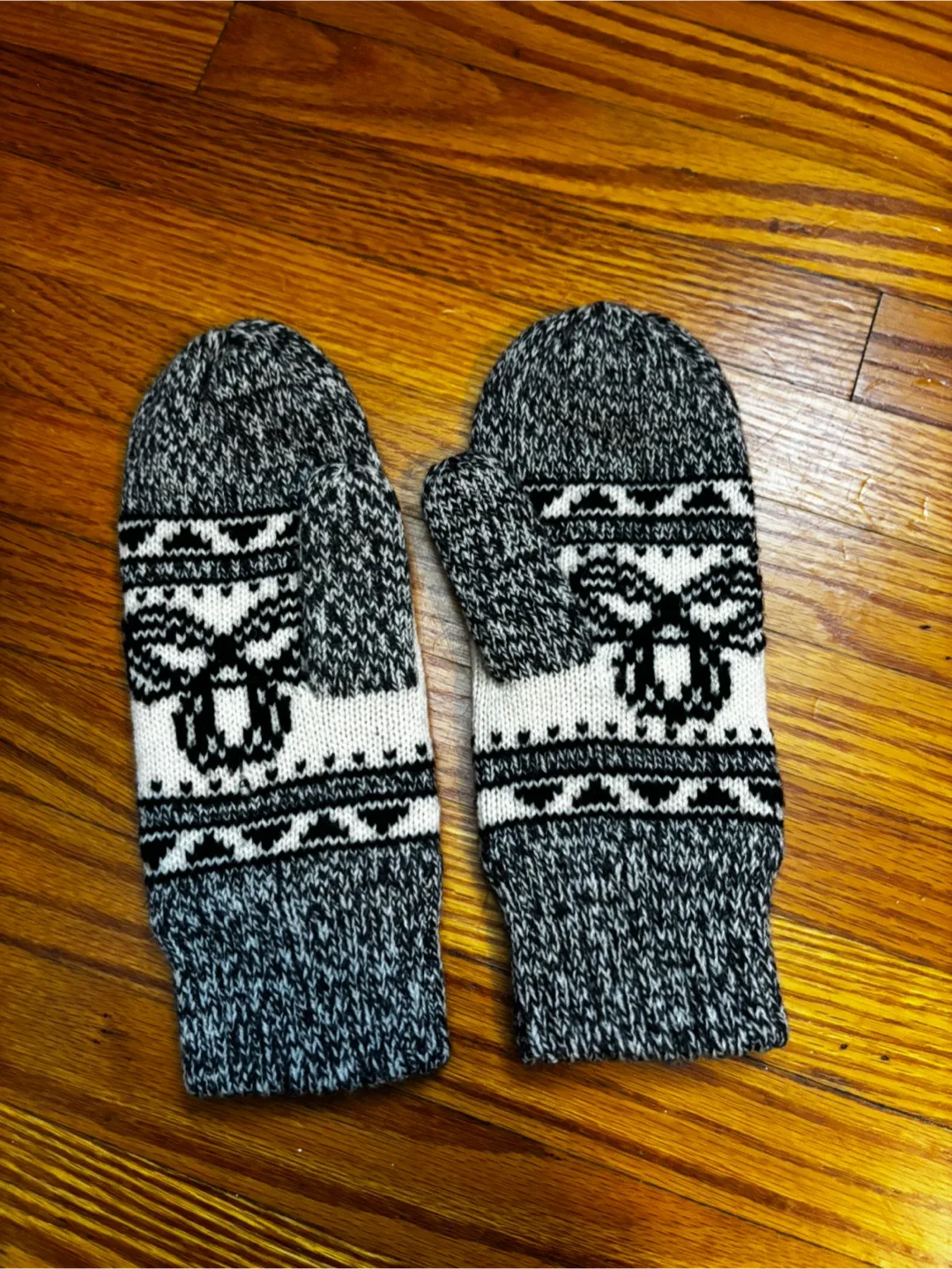 TNA Mittens - One Size Fits Most image indicator(2)